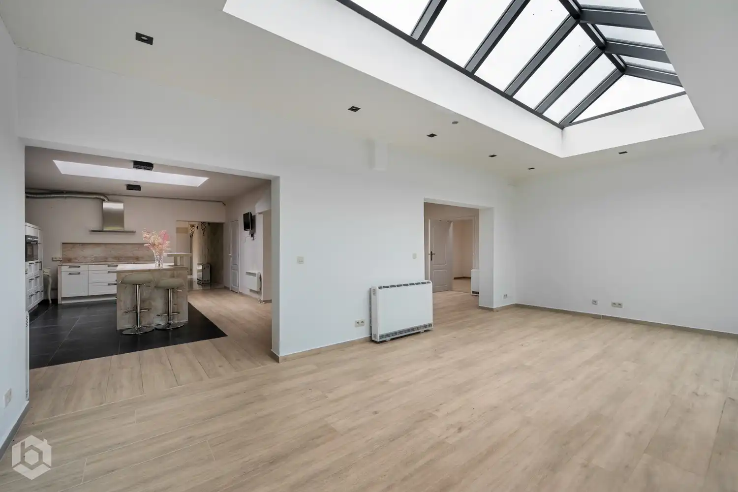 Zeer ruime kangoeroe-woning met achterliggend commerciële units met uitbereidingsmogelijkheden (KMO bestemming) foto 11