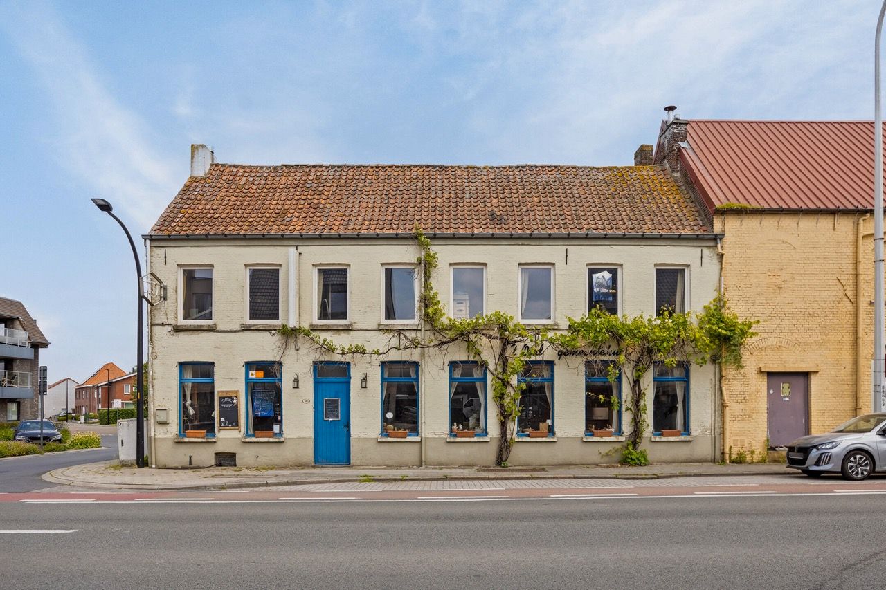 ZAAK met WOONST in "t OUD Gemeentehuis" in het centrum van Waardamme foto 3