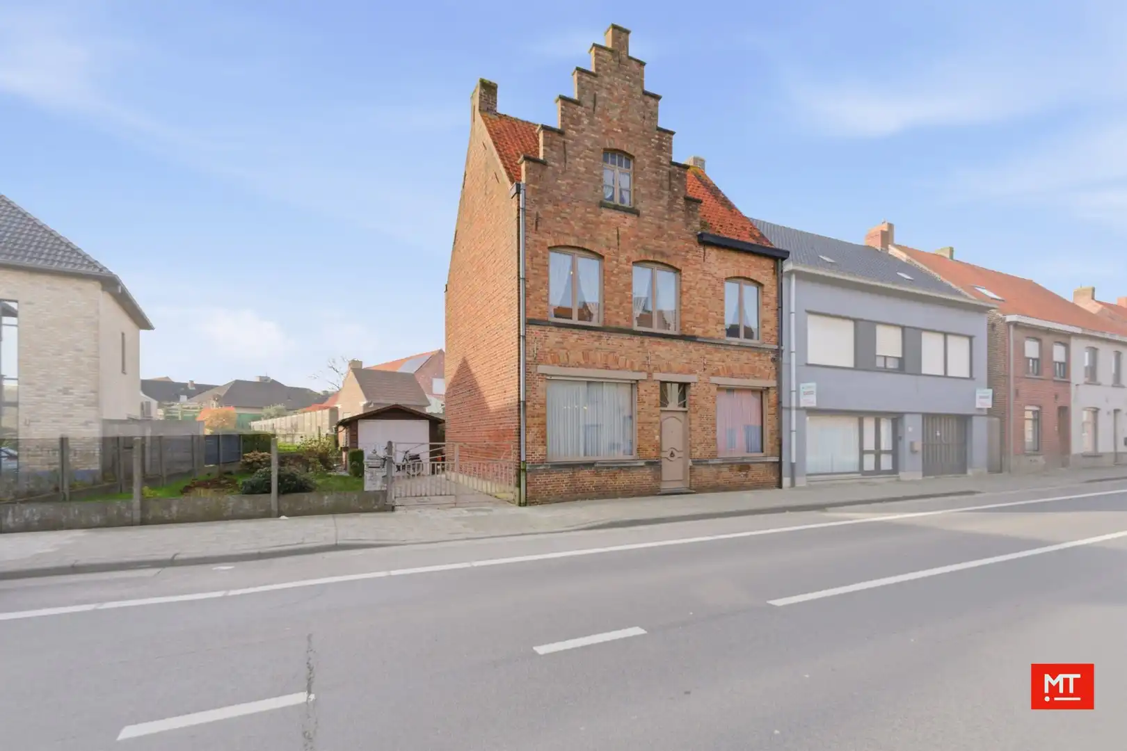 Te renoveren woning met 3 slaapkamers, Zuidgerichte tuin en garage in het centrum van Zonnebeke foto 2