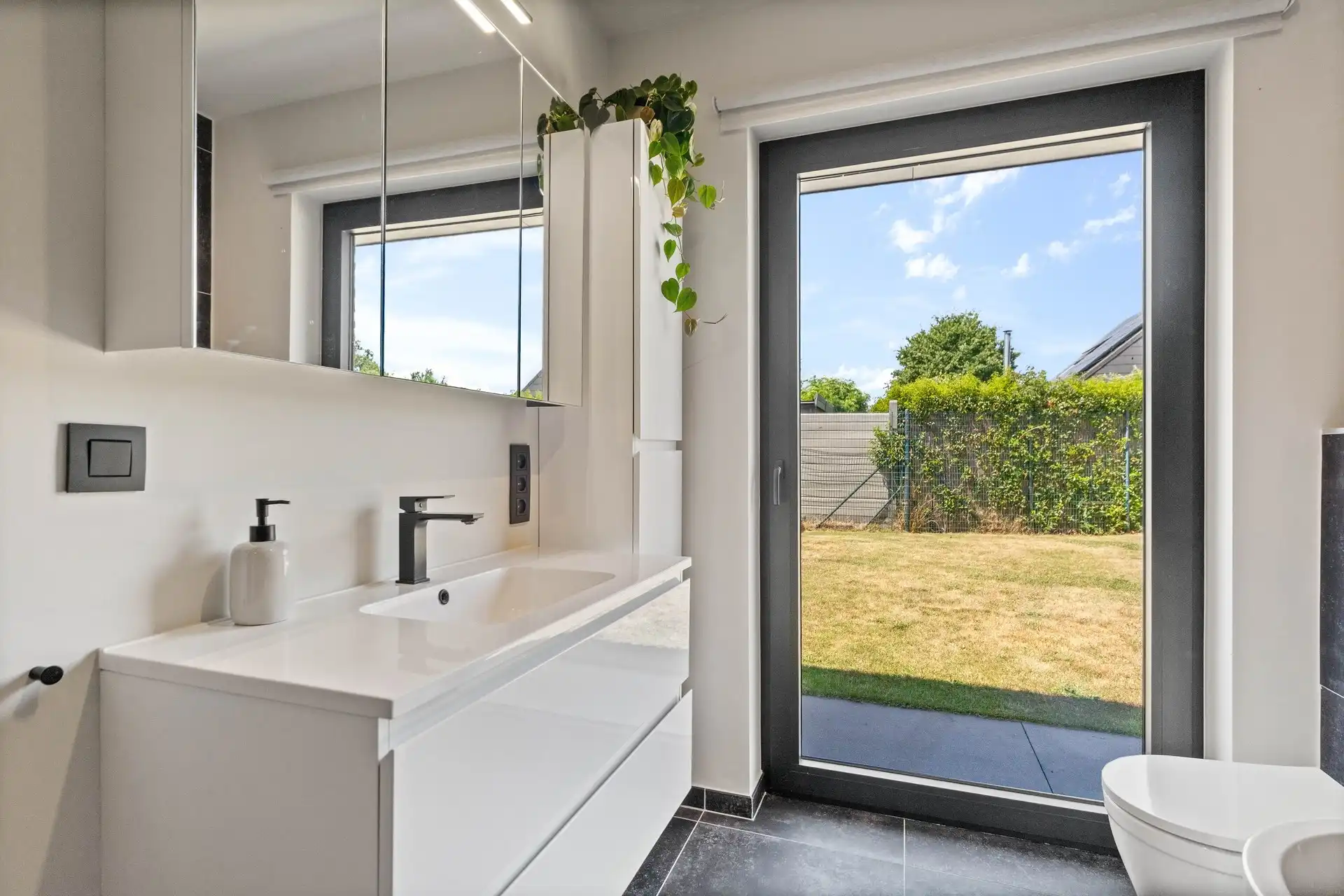 Prachtig vernieuwde, energiezuinige bungalow. foto 22