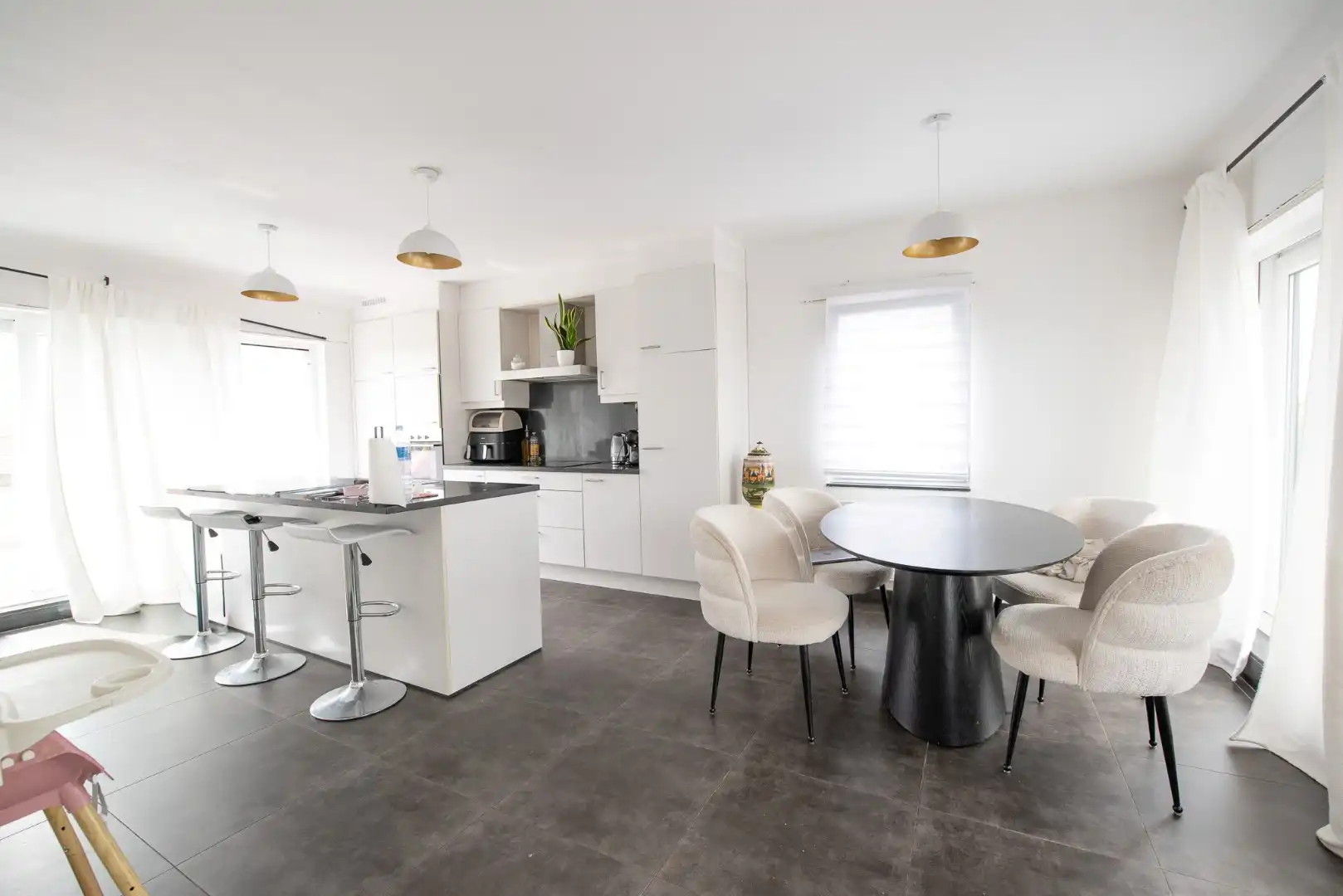 Ruim dakappartement met 2 ruime zonneterrassen te huur in Zulte foto 2