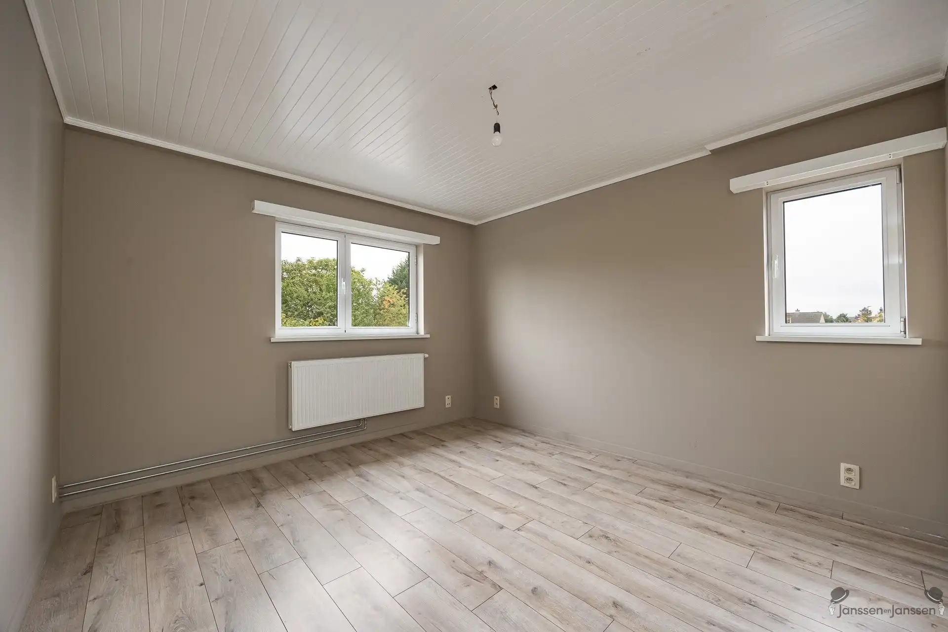 gerenoveerde woning met ruim magazijn  foto 13