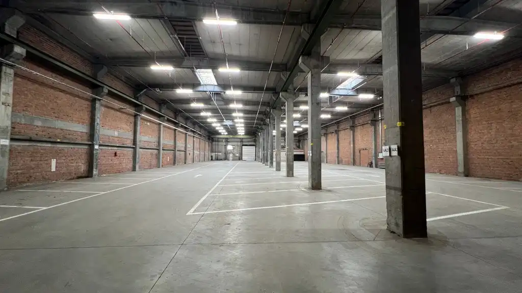 Loods met rolbrug te huur vlakbij afrit E17 te Sint-Niklaas foto 4