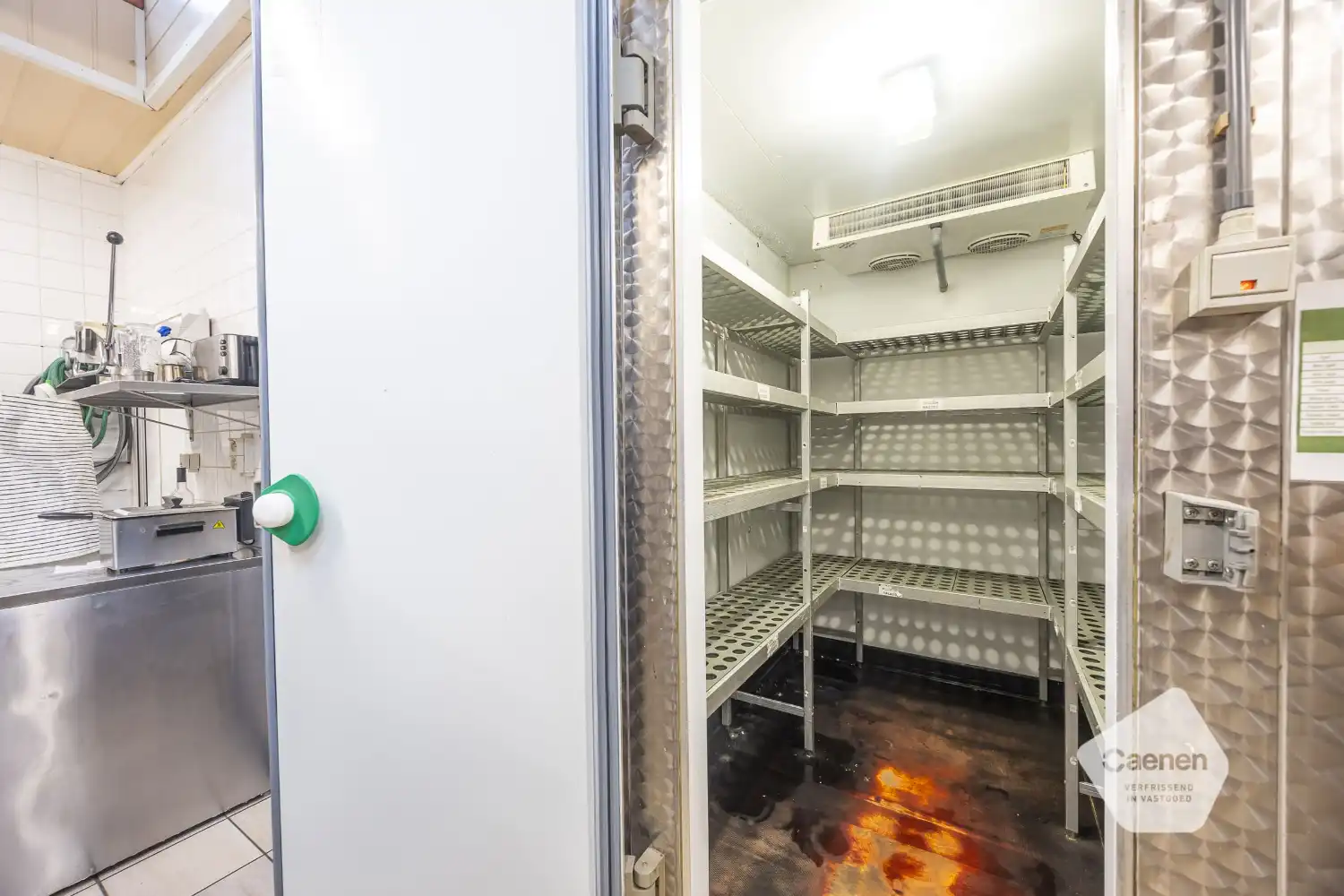 Handelspand met woonst in centrum van Westende foto 17