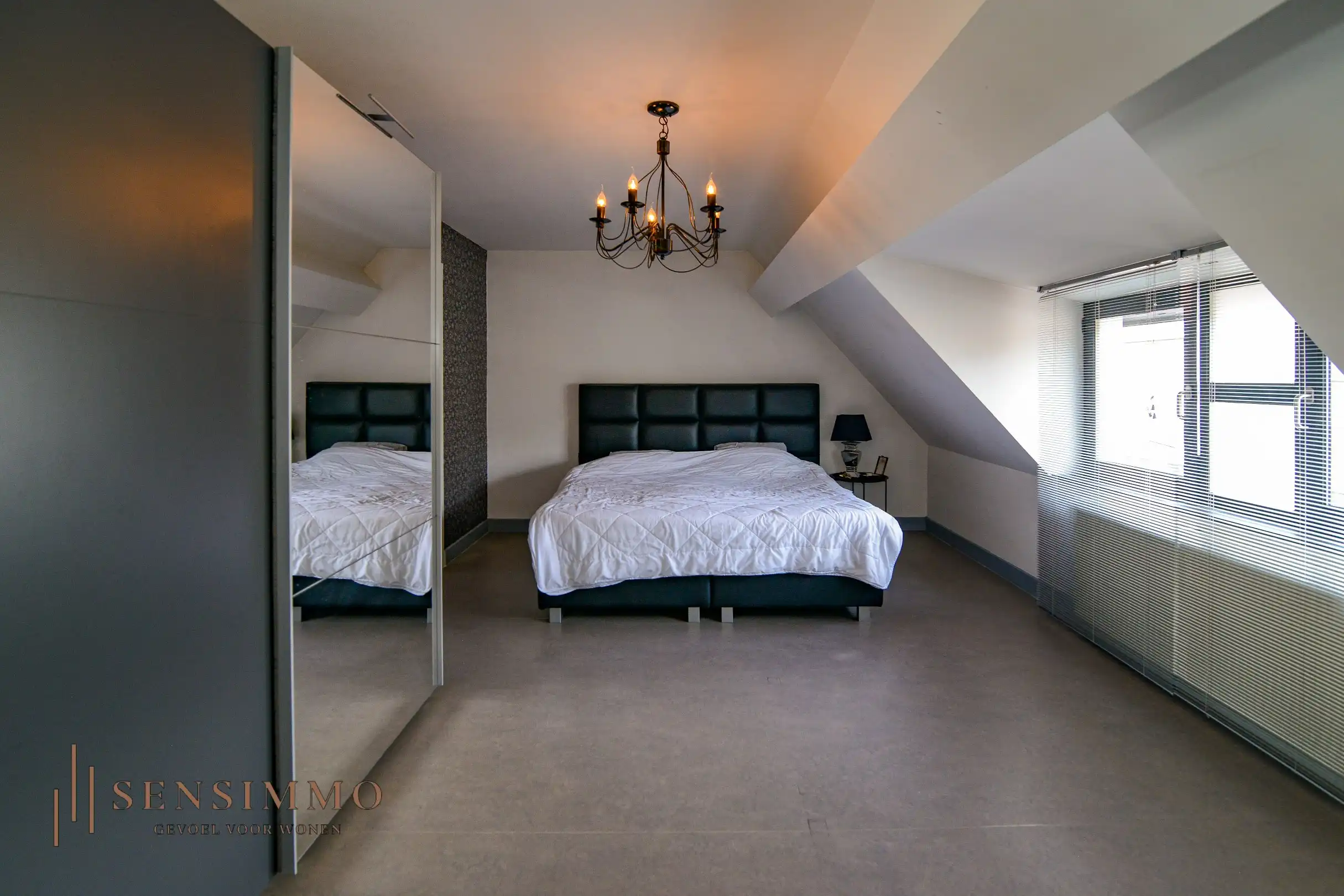 Commerciële handelspand met bovenliggend appartement in hartje Maasmechelen foto 6