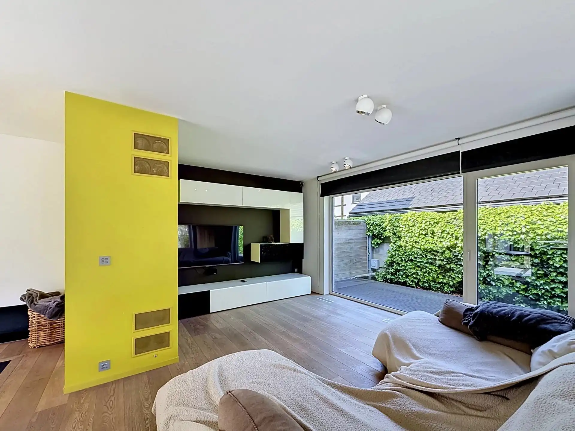 Moderne woning met 3 slaapkamers en praktijk of kantoorruimte op mooi perceel foto 18