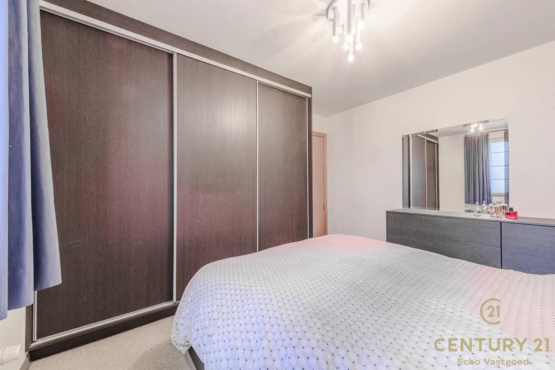 Handelszaak met gerenoveerde woonst op topligging  foto 16