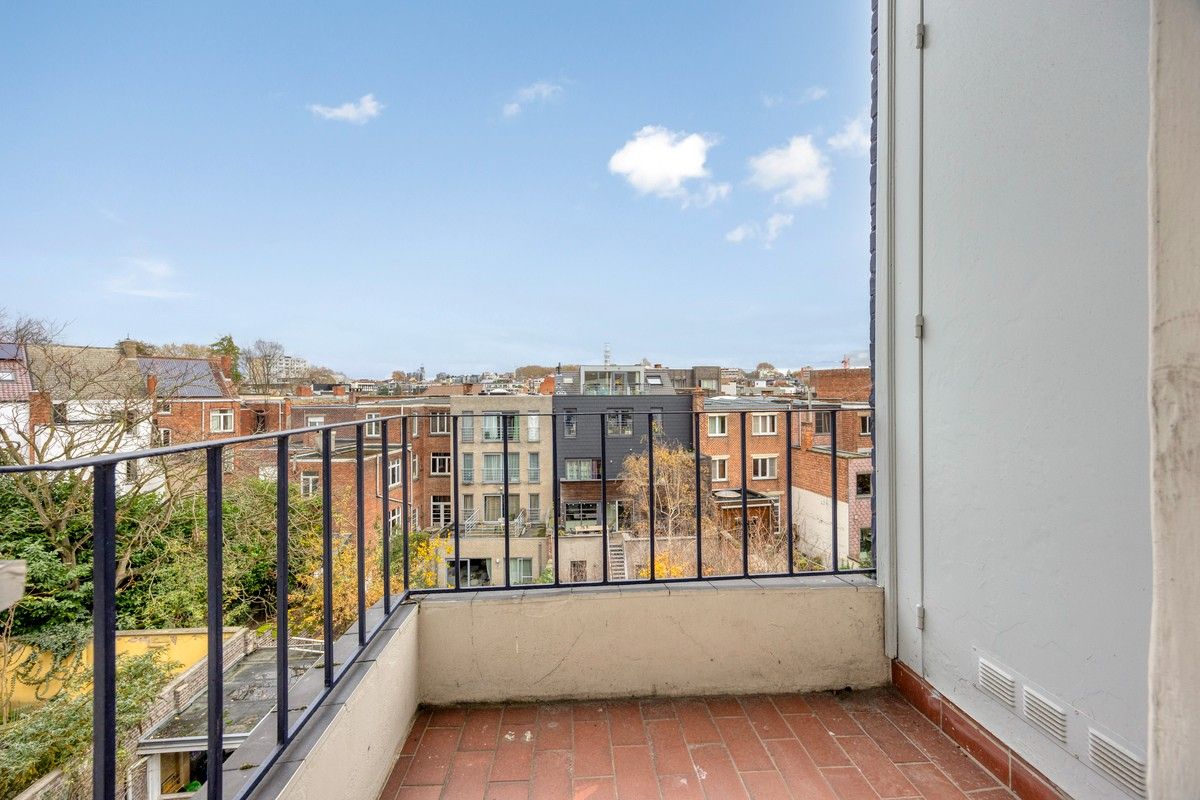 Goed onderhouden tweeslaapkamer appartement nabij station Gent-Sint-Pieters foto 8