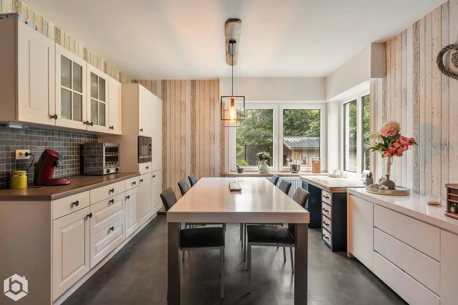 Prachtige gerenoveerde ruime woning in een groen kader foto 5