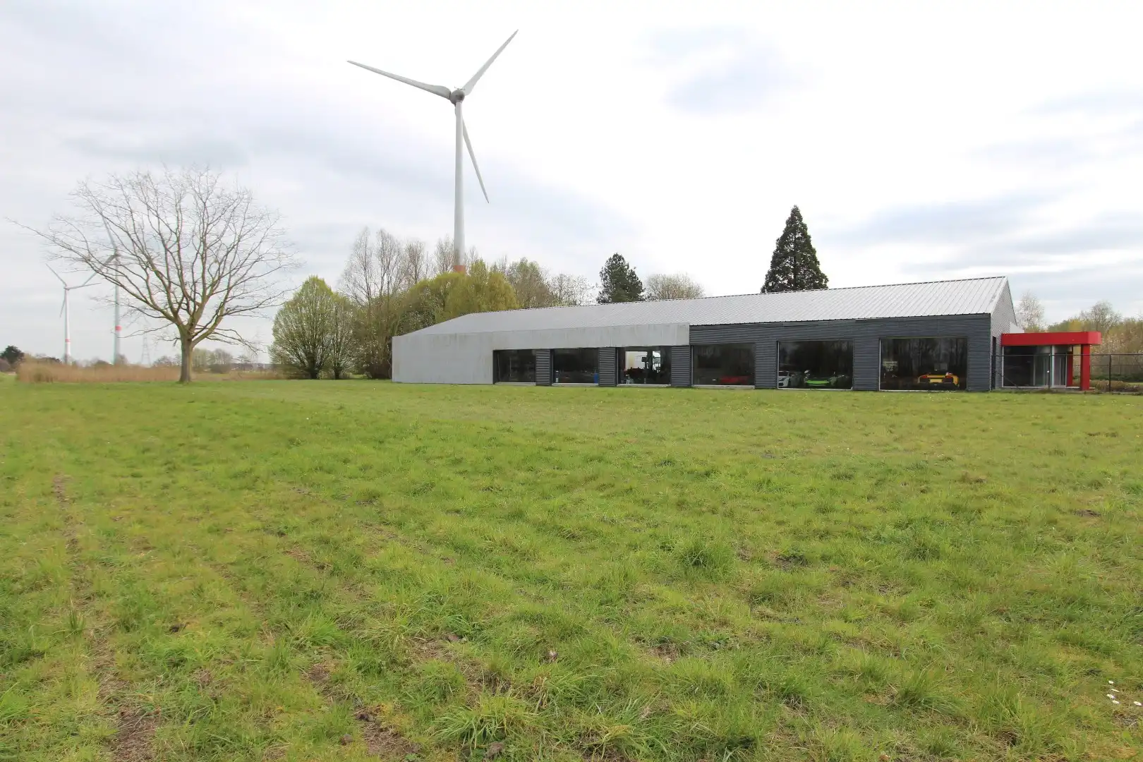 Ruime toonzaal, atelier langs de expressweg Knokke- Antwerpen te Eeklo foto 22