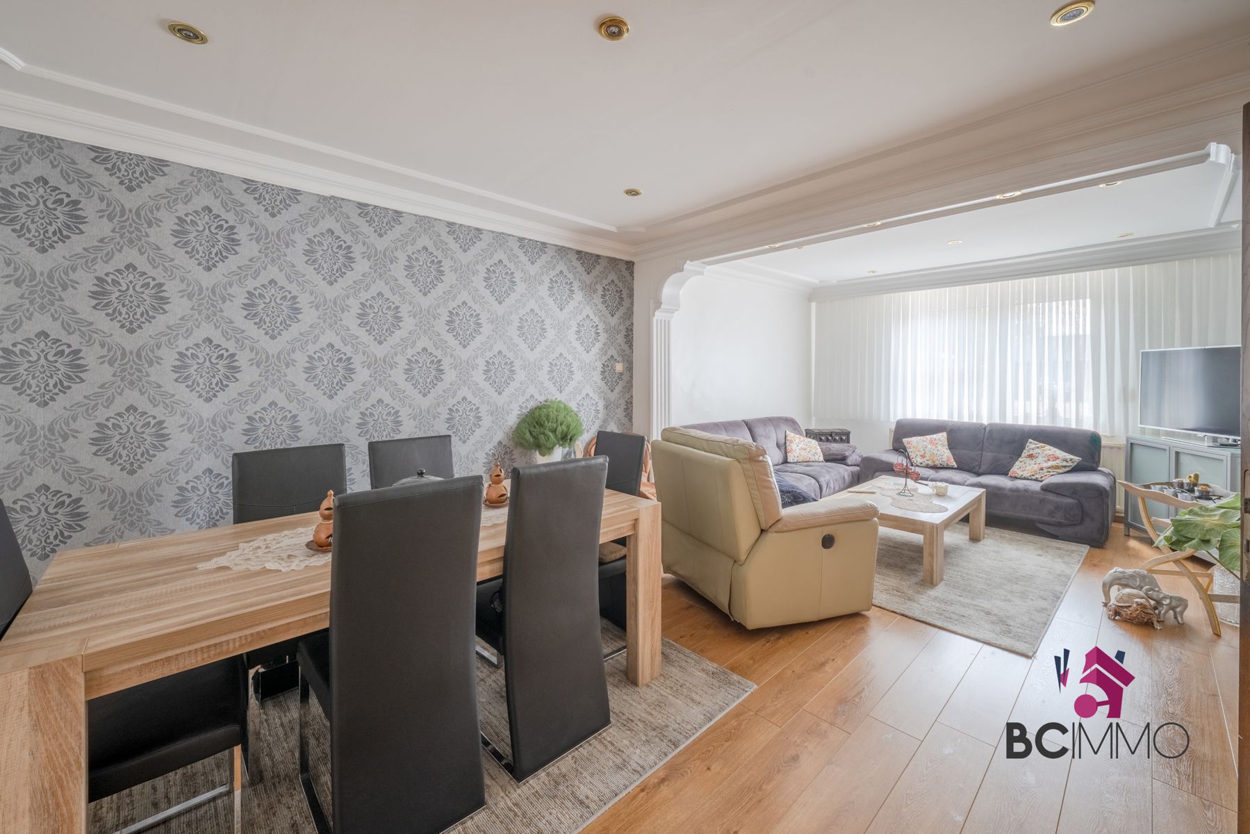 Instapklare halfopen woning met een mooie veranda in een rustige buurt foto 7
