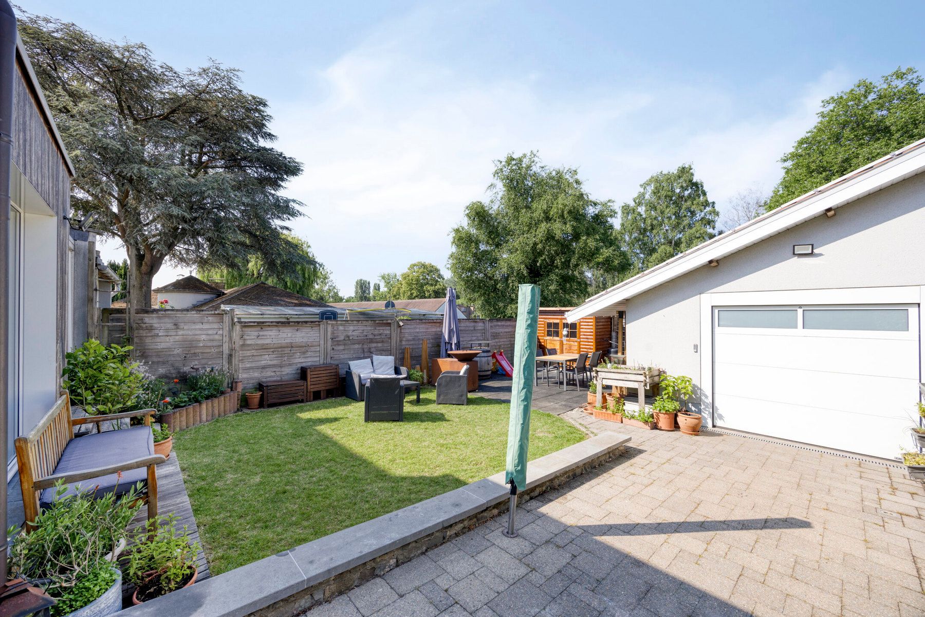 Rustig gelegen woning met garage foto 3