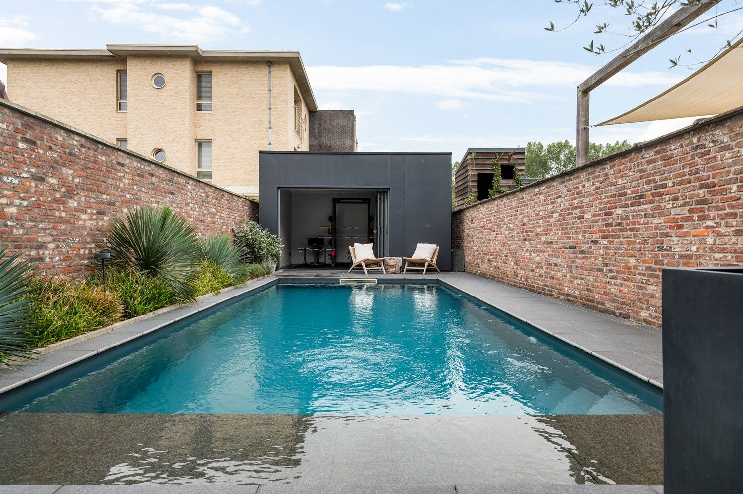 Prachtig en hedendaags gerenoveerde woning met zwembad te Lier foto 27