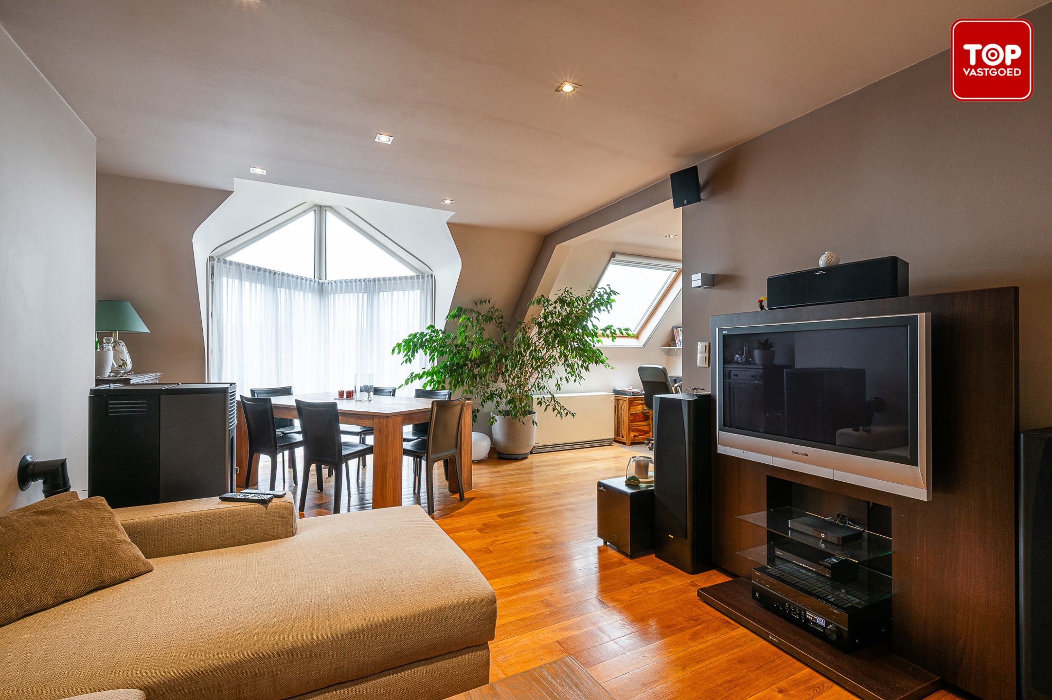 Instapklaar 2 slaapkamer appartement met garage in kleinschalig gebouw foto 12