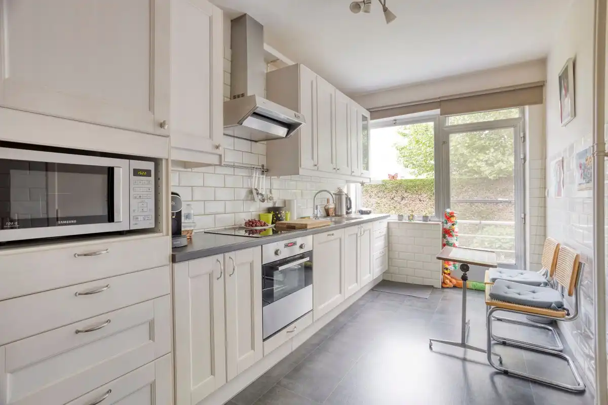 Opbrengsteigendom met 3 appartementen, garages en tuin foto 7