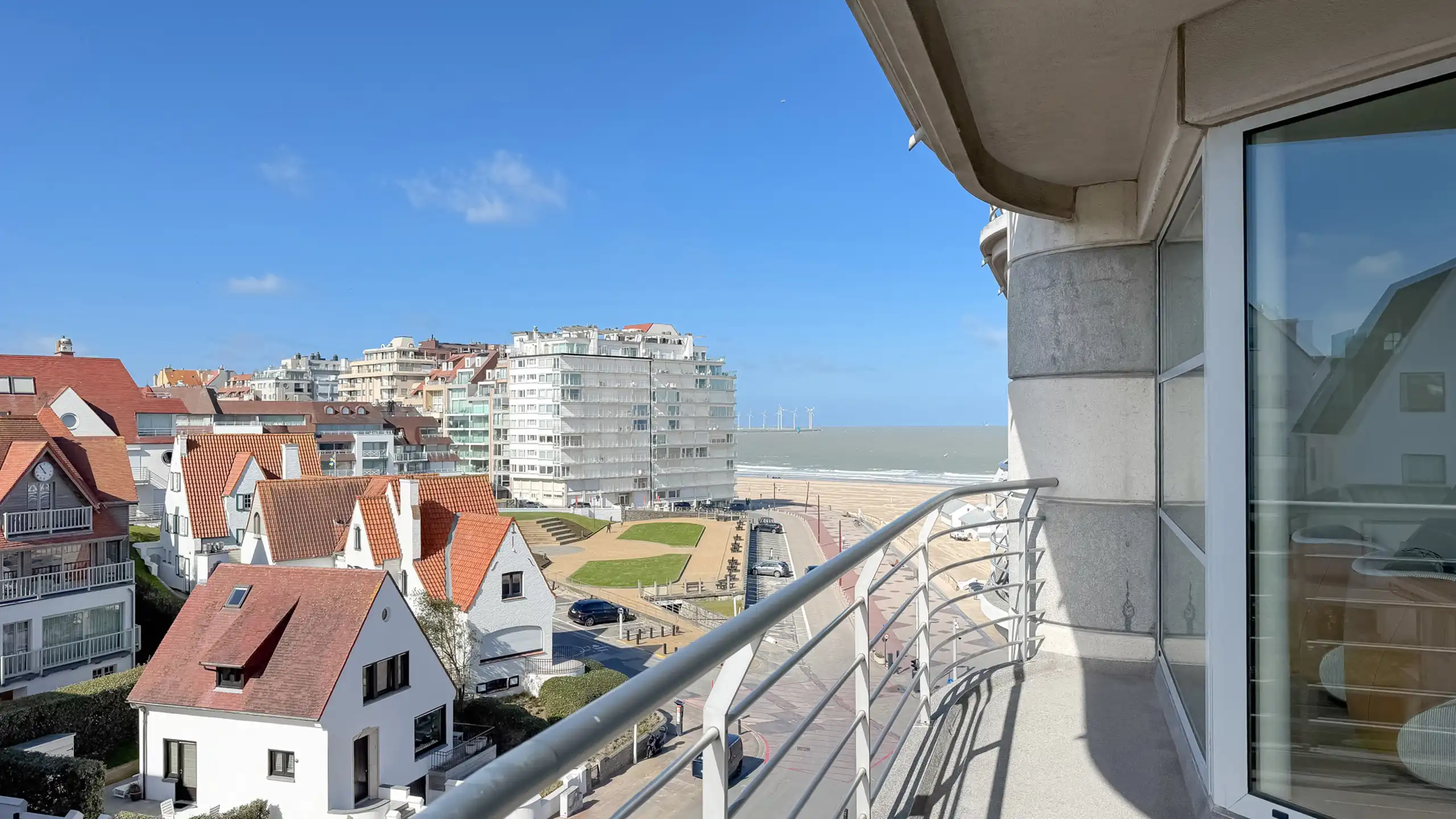 Lichtrijk appartement met terras en zeezicht in Duinbergen foto 22