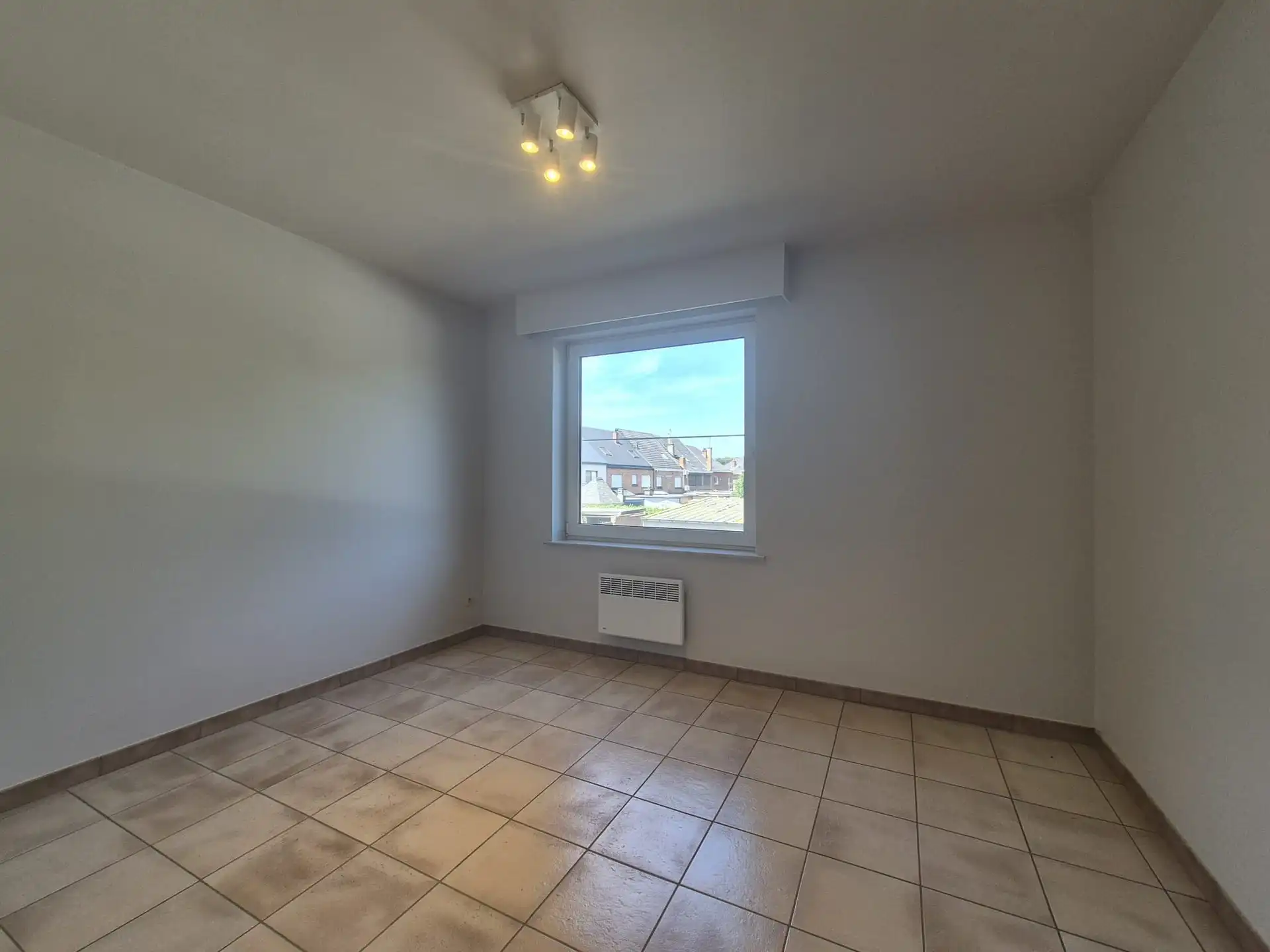 Ruim appartement met 2 slaapkamers, groot terras en garage foto 15