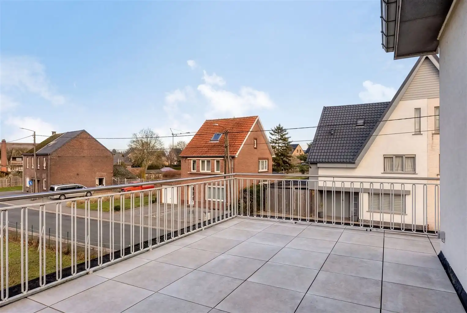 Zeer ruim 4-slaapkamerappartement met ruime terrassen en een afgesloten garage, gelegen nabij het centrum van Maaseik. foto 10