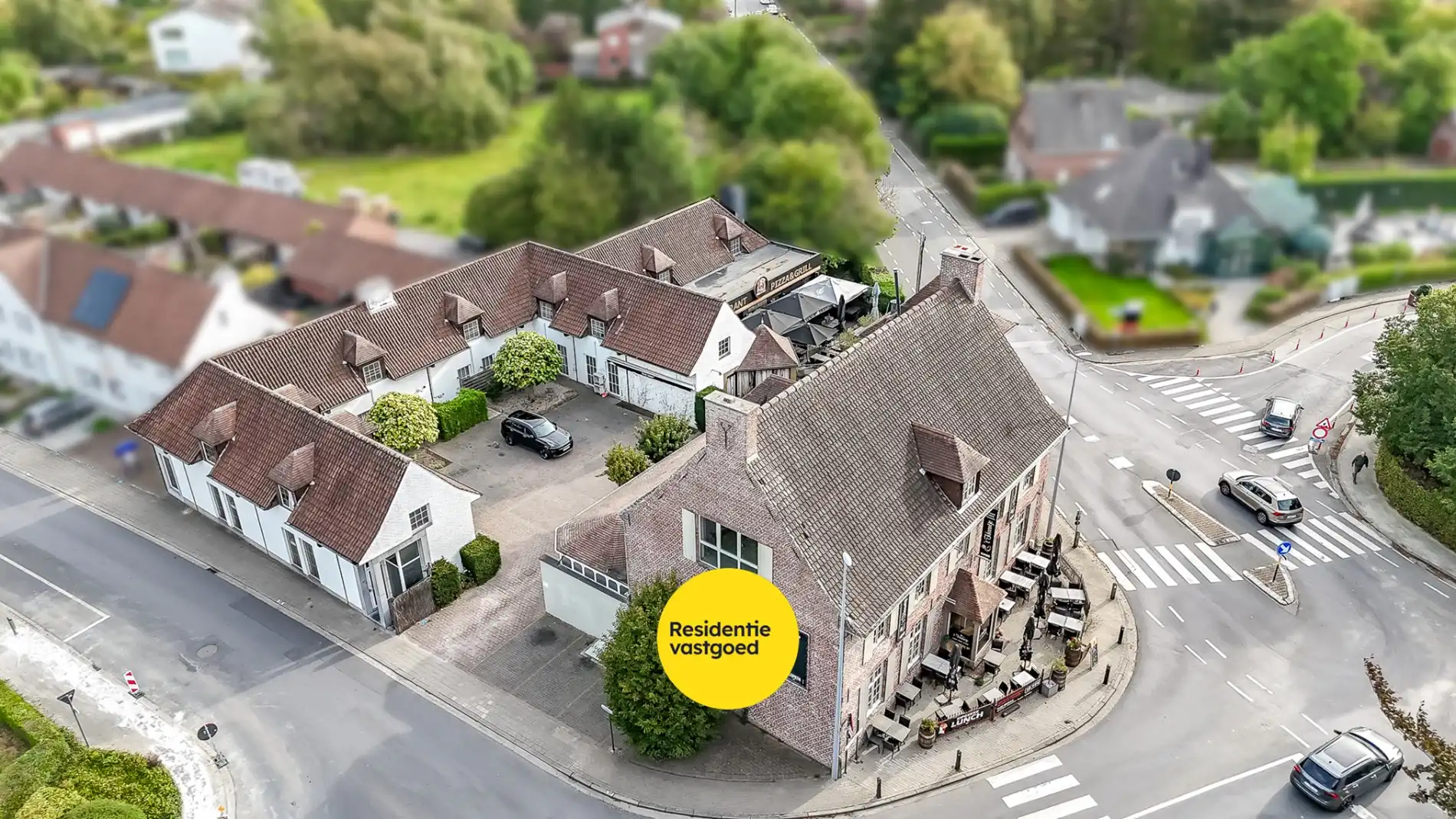 Multifunctionele eigendom met appartementen en handelszaken! foto 2