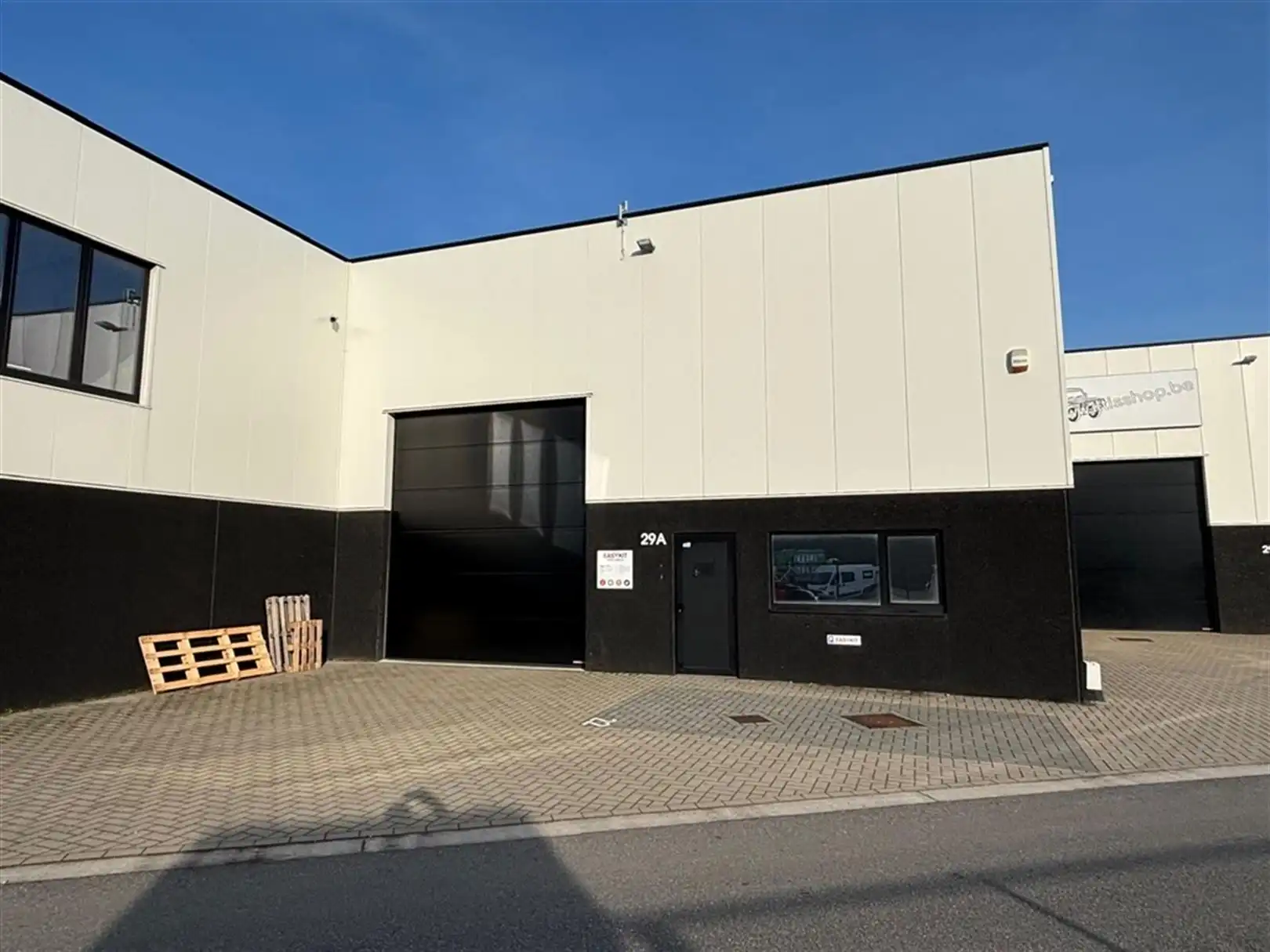 Te Huur Showroom + Magazijn foto 4