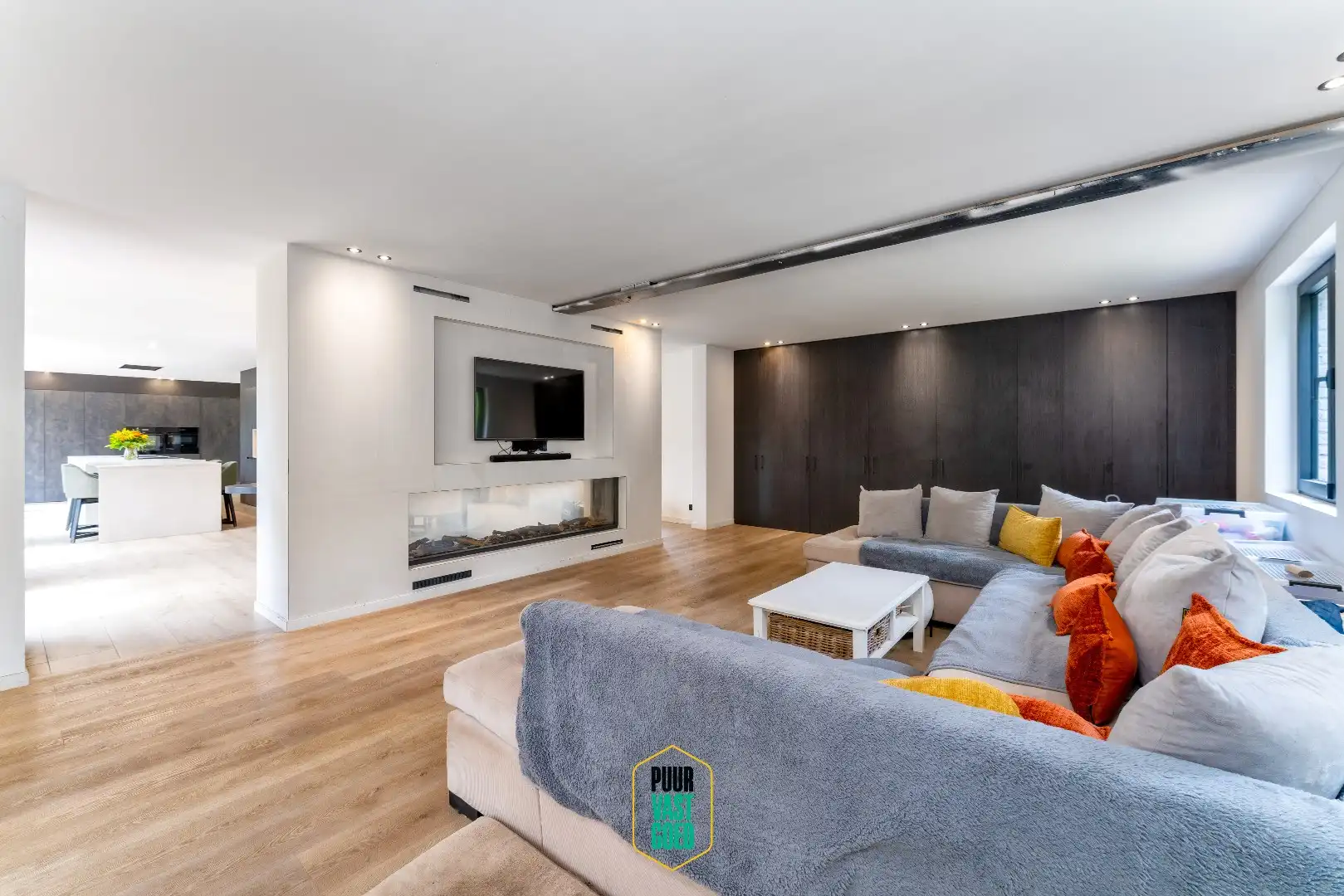 Knap gerenoveerde villa in uitgestrekte tuin foto 9