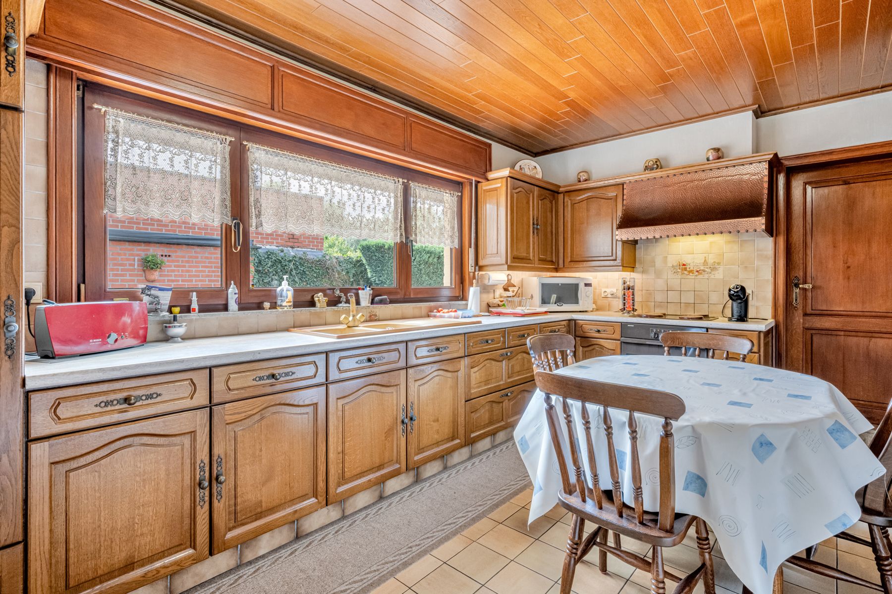 Te koop woning met inpandige garage, 4slpk's  en grote tuin  foto 9