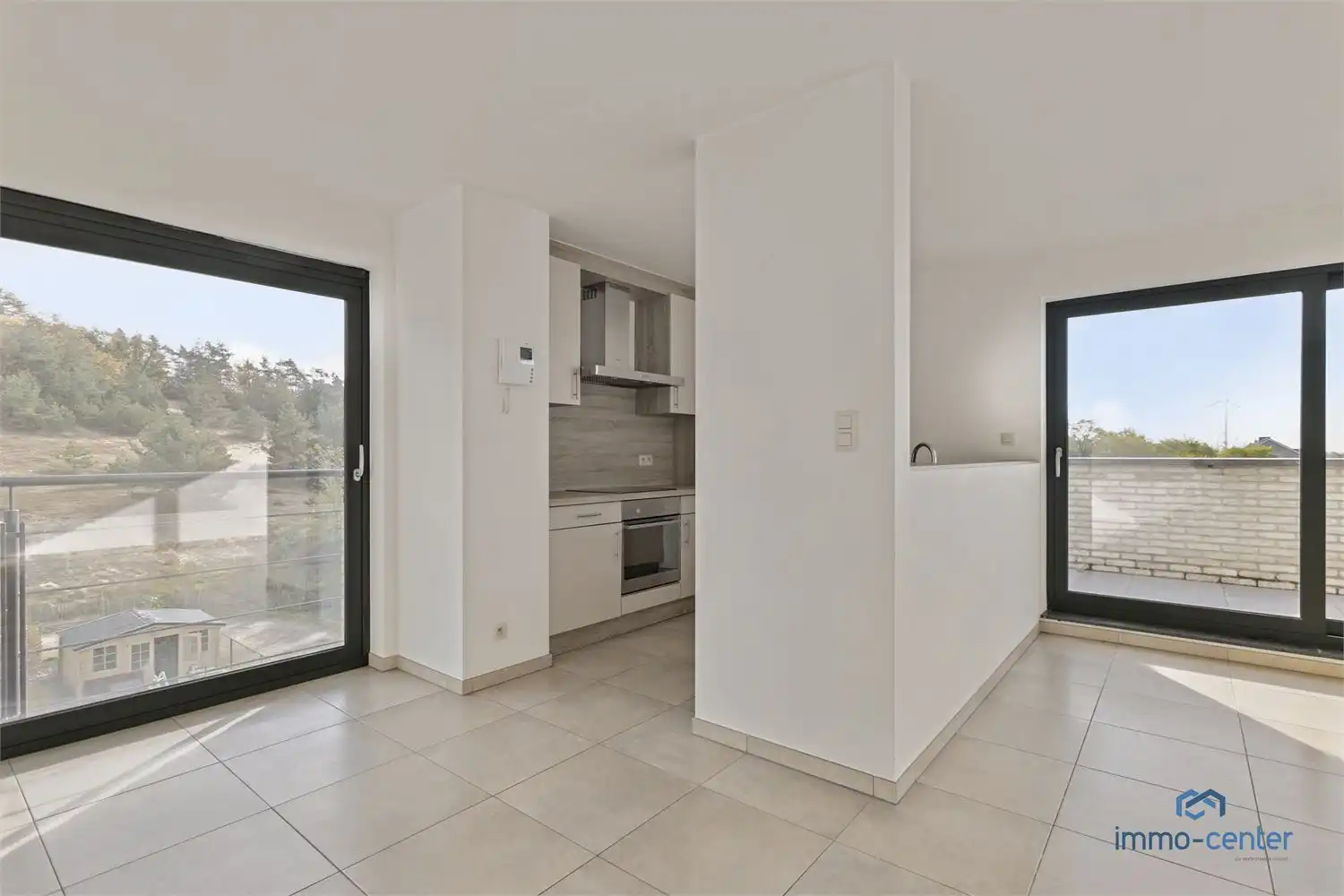 Modern twee-slaapkamer appartement te huur te Genk! foto 12