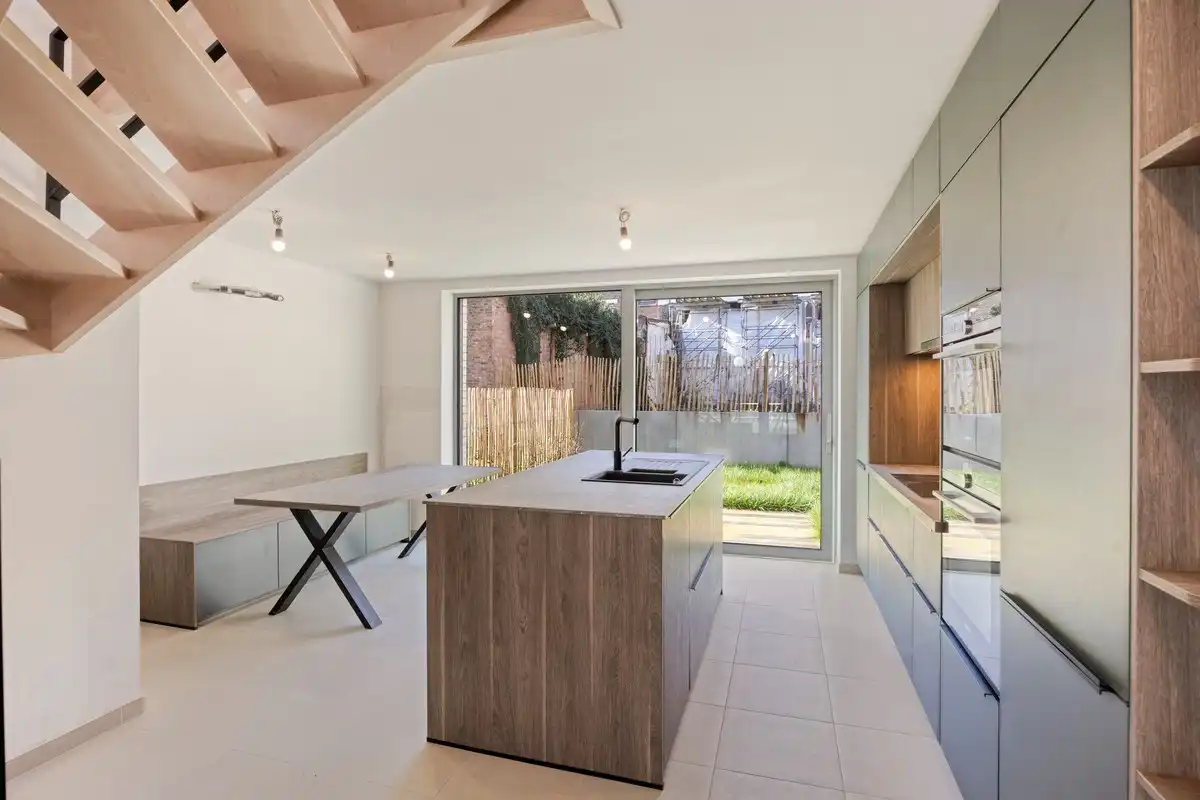 Instapklare woning met zeer goede afwerking, 3 slaapkamers, 3 badkamers, tuin, terras en autostaanplaats in het centrum van Tienen – EPC 27 kWh/m² - bewoonbare  foto 12