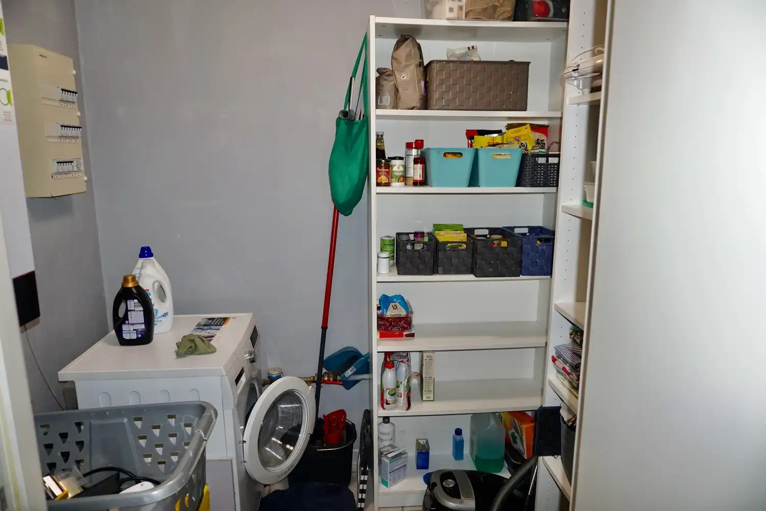 RUIM 2-SLAAPKAMERAPPARTEMENT MET TERRAS EN AUTOSTAANPLAATS IN KESSEL-LO foto 19