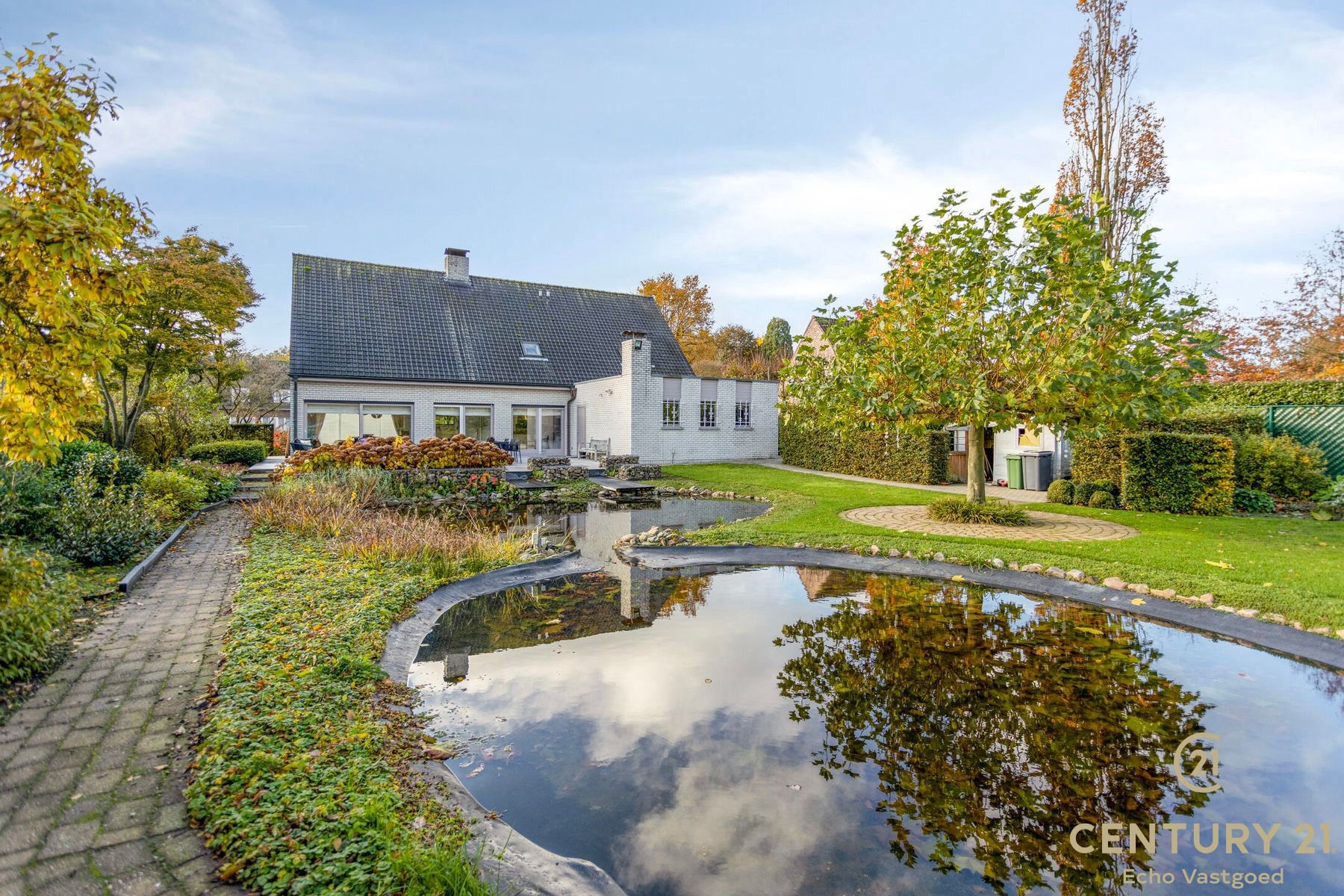 Ruime, gerenoveerde villa met fraaie tuin op ca 2420m² foto 29