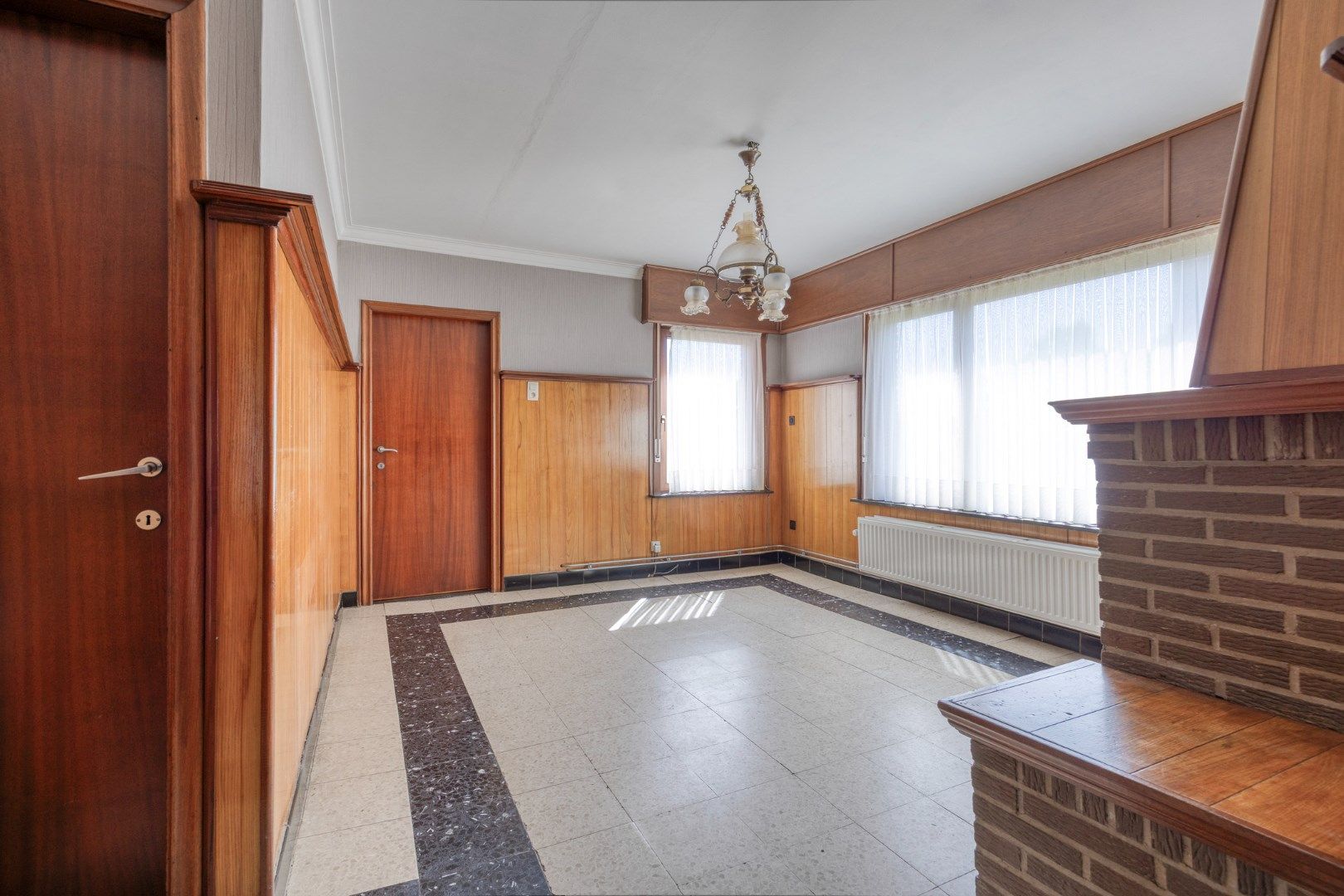 Ruime op te frisse woning op een perceel van 2.210 m² ! foto 5