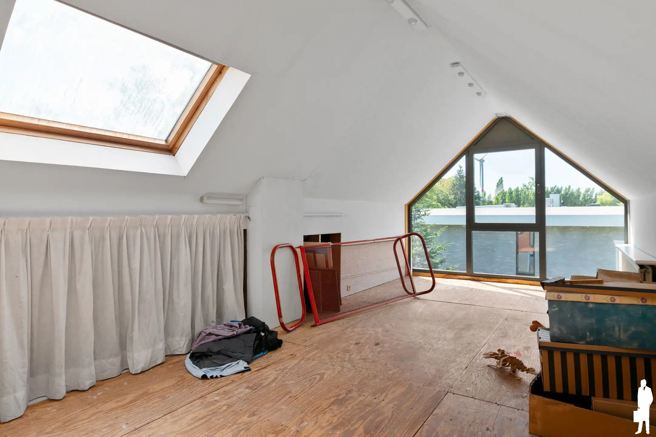 Welgelegen te renoveren villa met 5-7 slpks en 2 badks foto 39