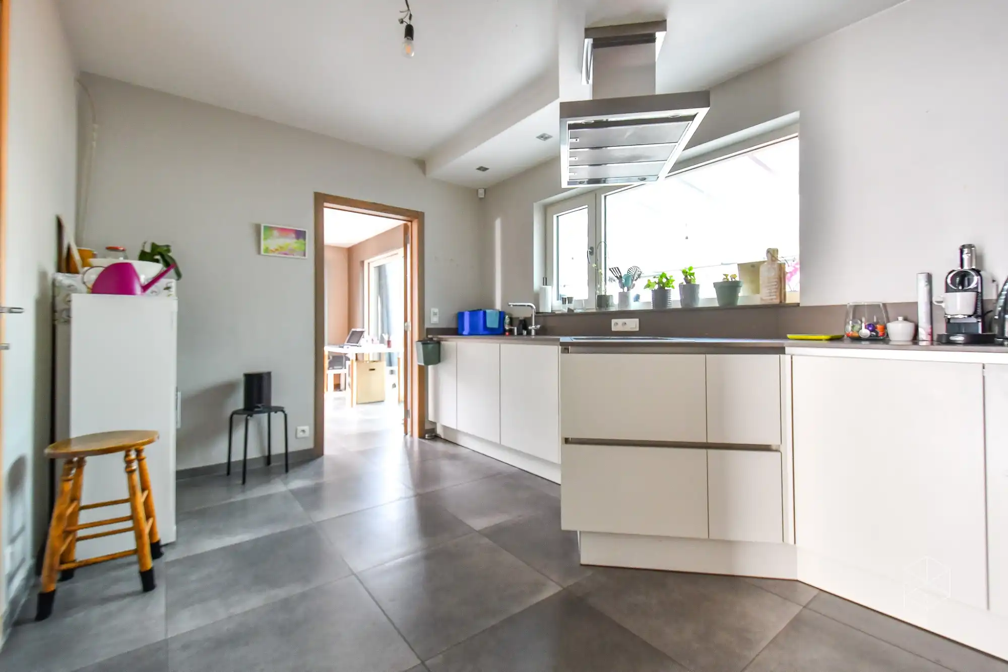 Grote woning met 4 slpk en grote tuin foto 7