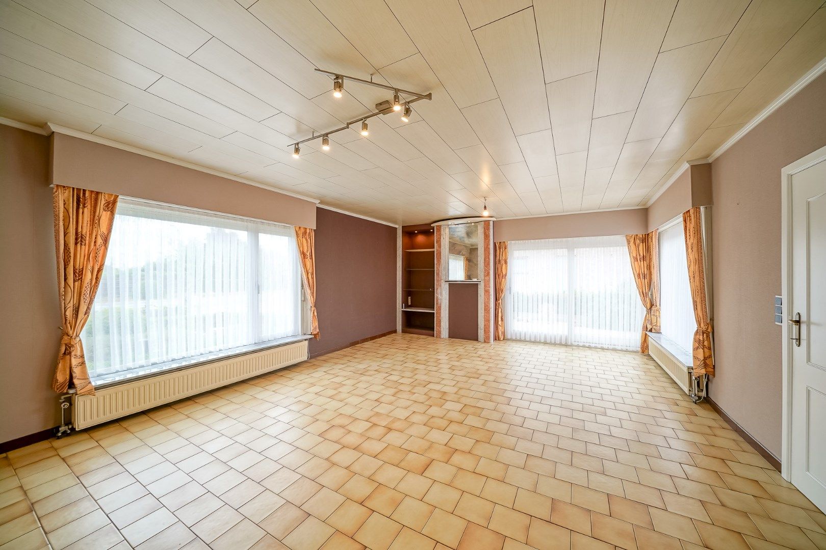 Goed gelegen bungalow met 3 slaapkamers, garage en tuin in Westkerke foto 3