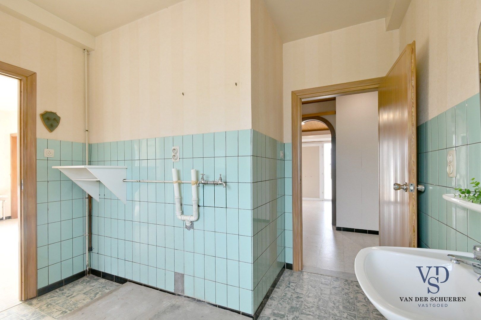 Te renoveren bungalow op een perceel van ca. 2.840 m² foto 16