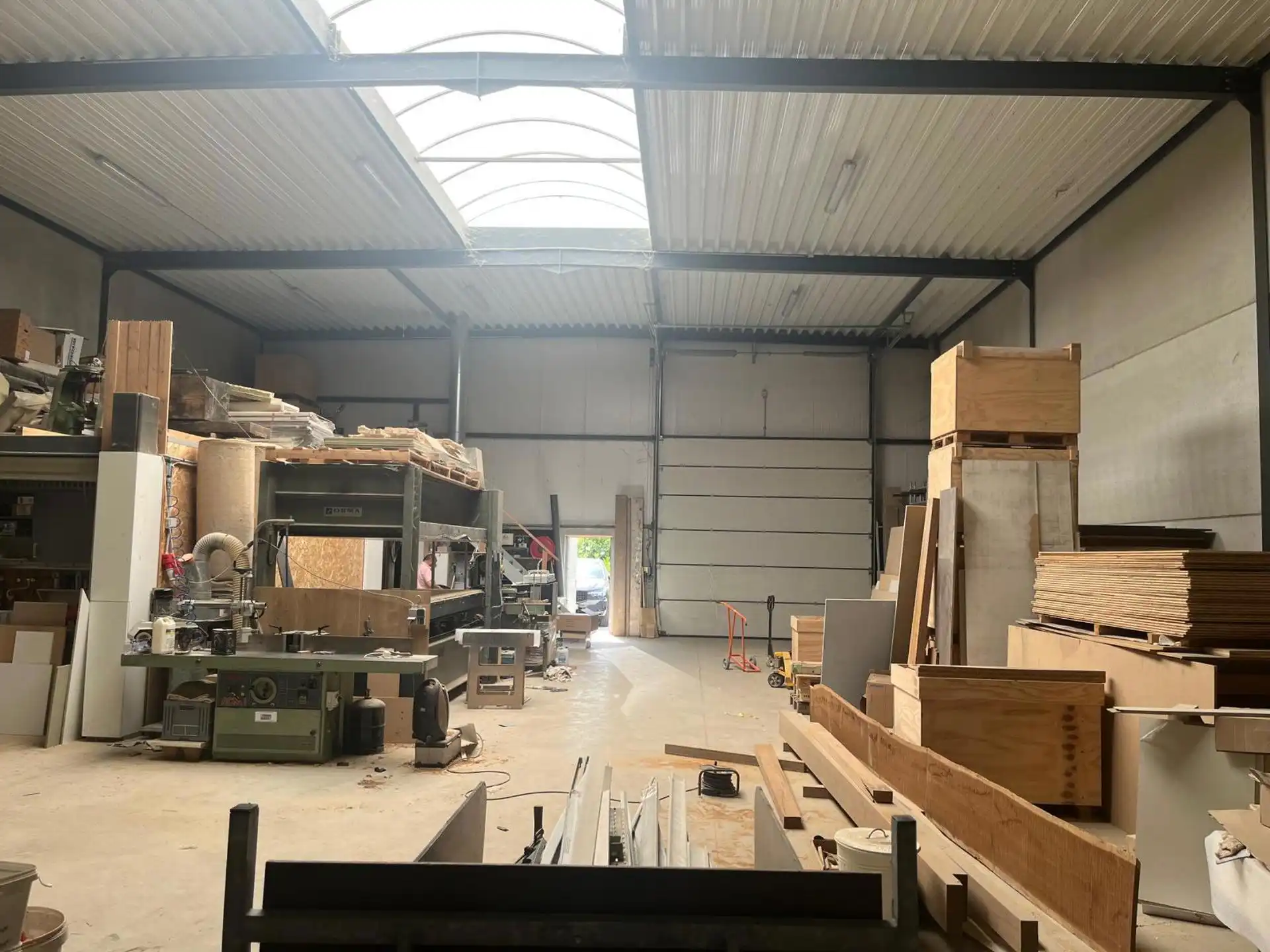 Magazijn 342m² met kantoor 54m² te Ranst foto 2