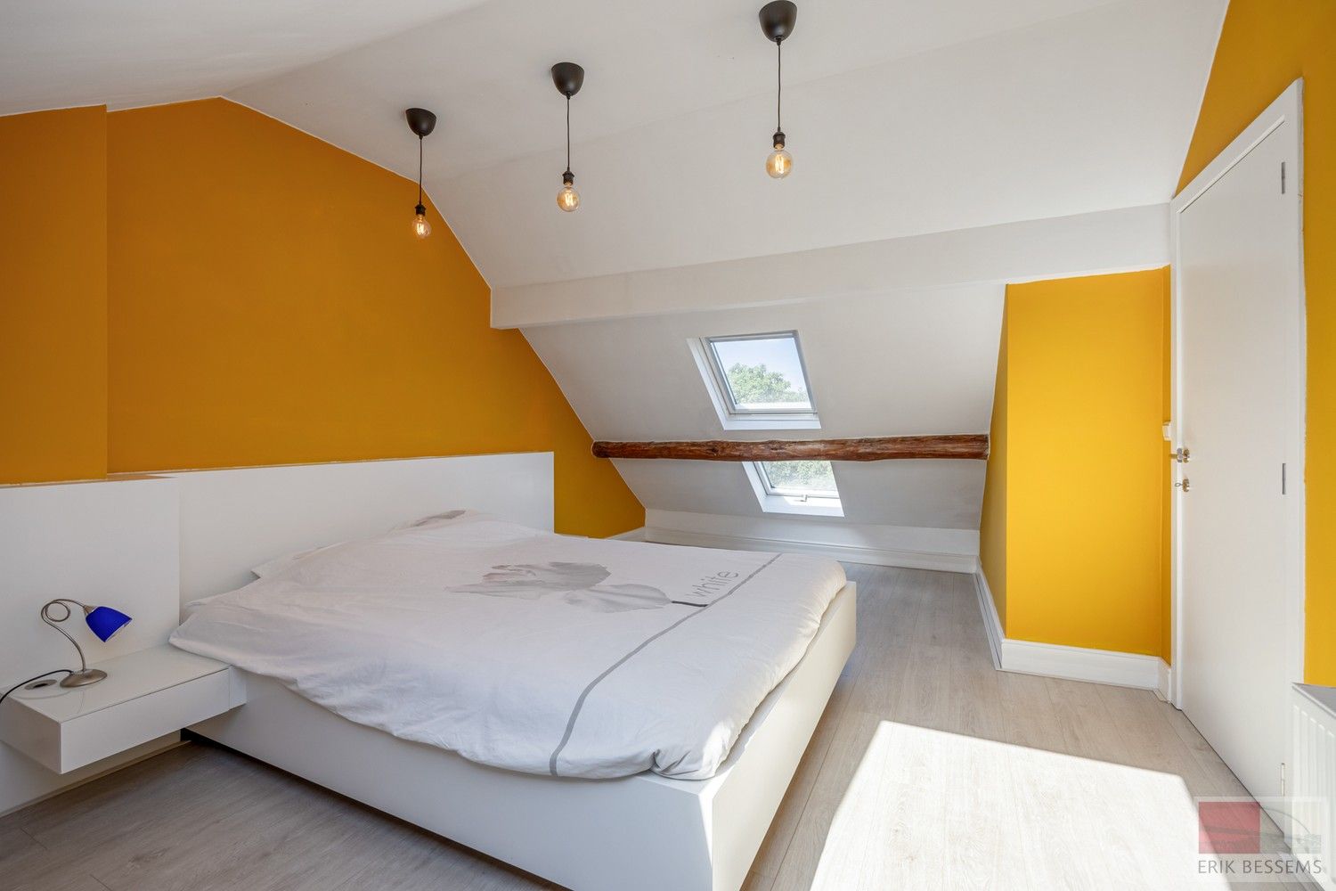 Licht op te frissen woning met drie slaapkamers, gelegen in een gezellige woonomgeving. foto 25