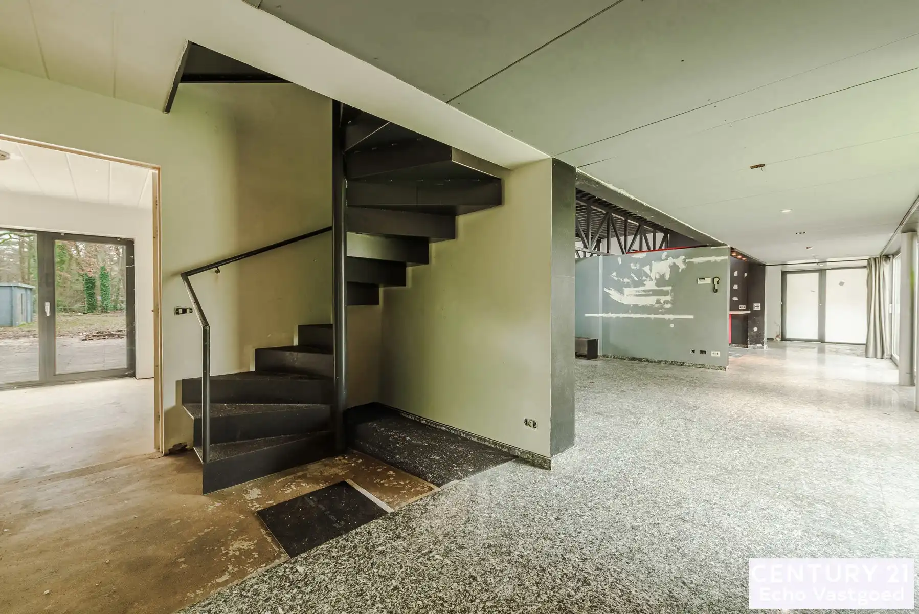 Unieke te renoveren villa in villawijk “De Lint” foto 22