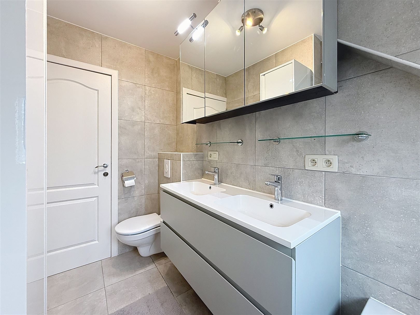 Ruime gerenoveerde woning, 5 slpks, 2 bdks, tuin, 11a 11ca  foto 25