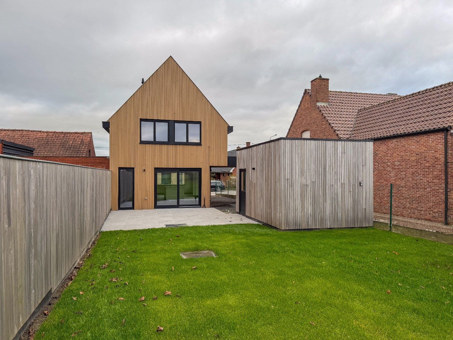 Volledig gerenoveerde woning met 3 slaapkamers, carport en tuin. foto 26