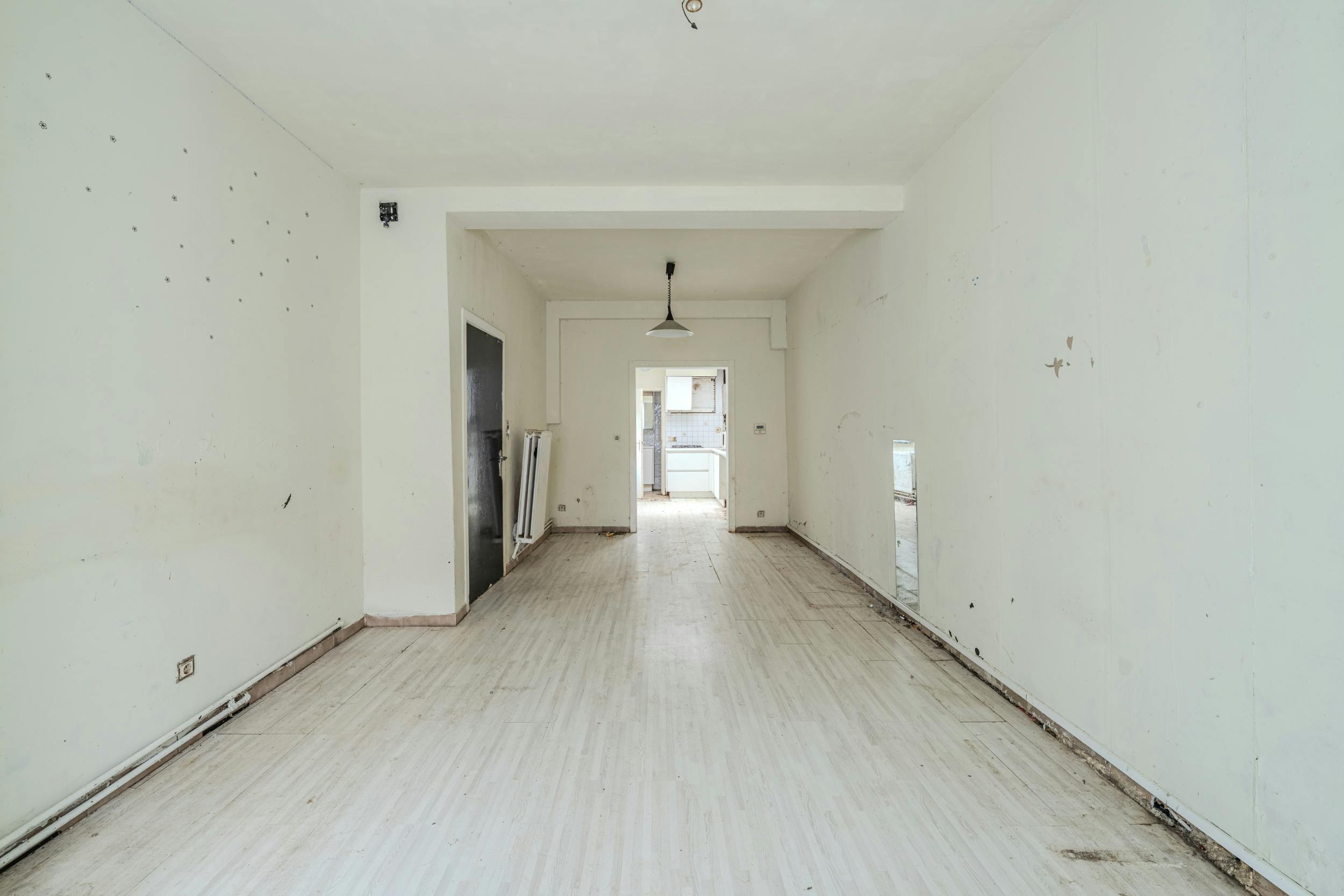 Te renoveren woning met 4 slaapkamers te Oostende foto 3