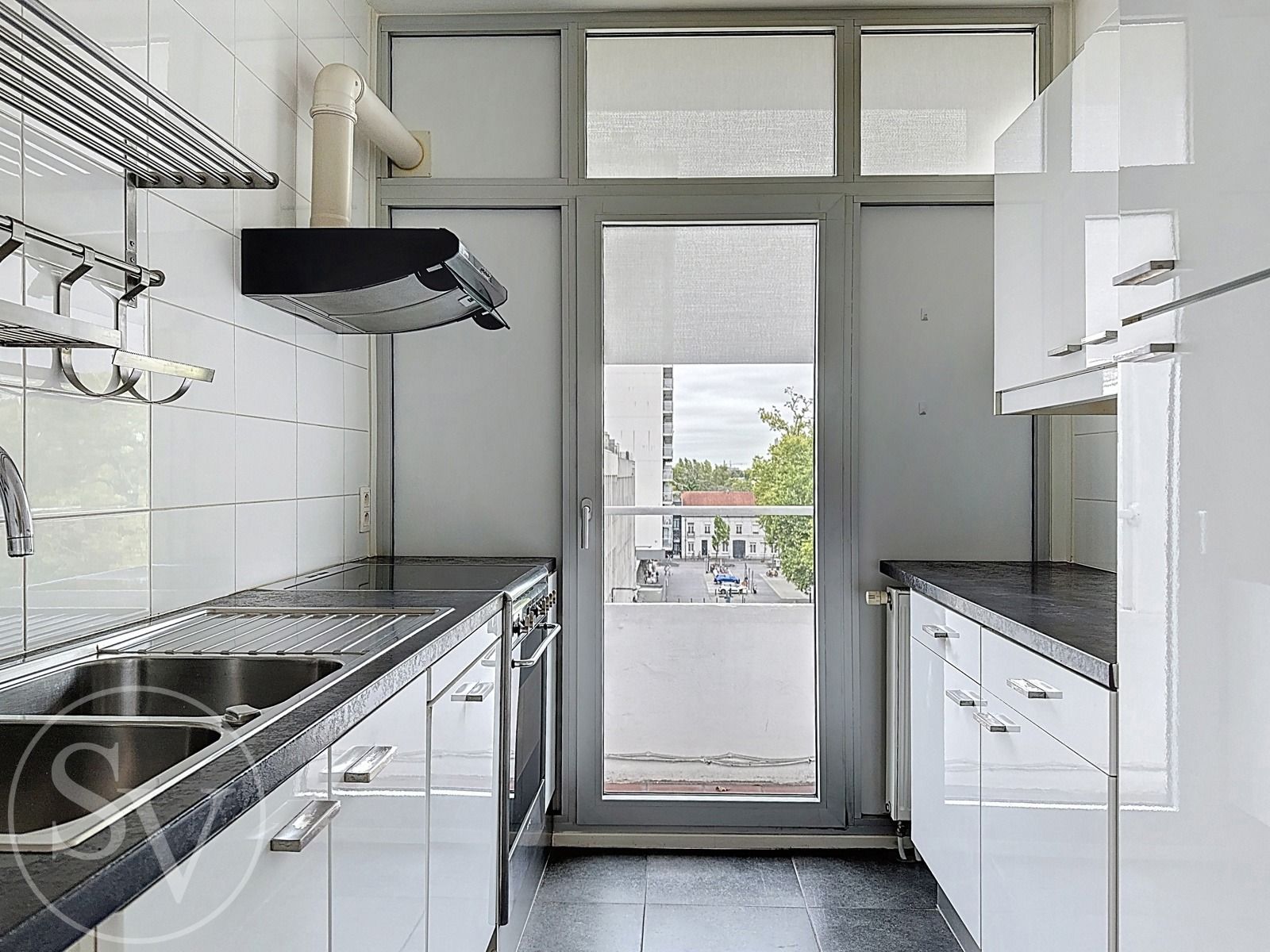 Appartement met 2 slaapkamers, balkon en garage. foto 6