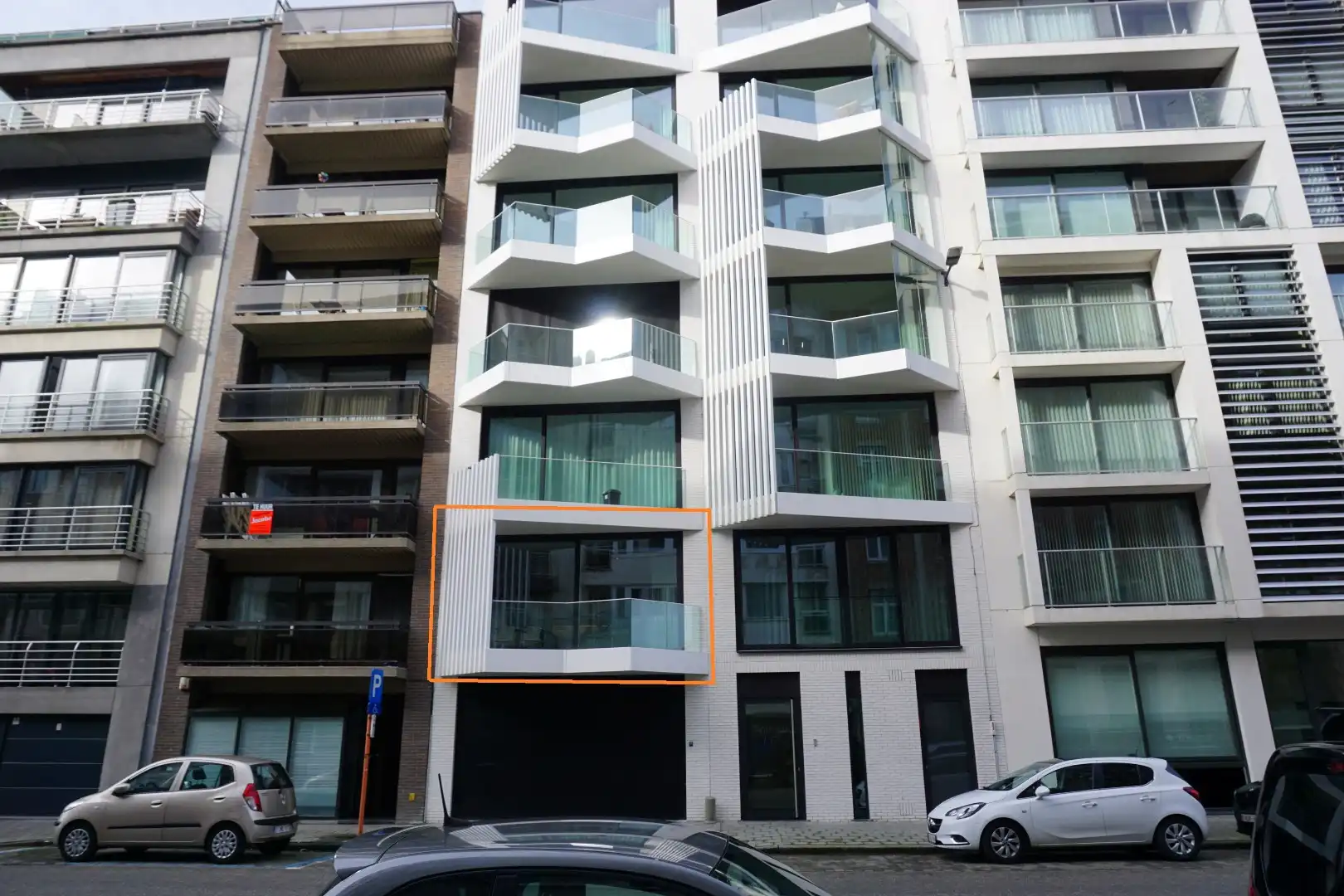NIEUWBOUWAPPARTEMENT MET 2 SLAAPKAMERS EN TERRAS IN CENTRUM OOSTENDE foto {{pictureIndex}}