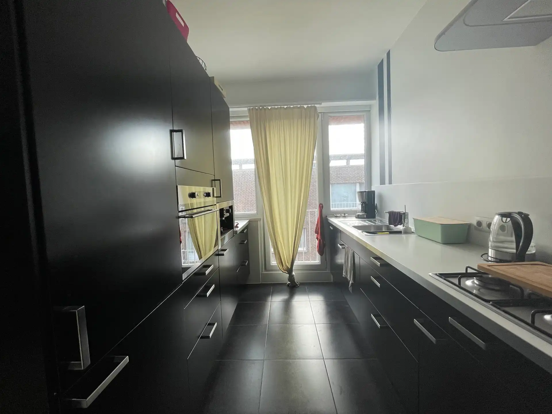 Ruim en lichtrijk 2-slaapkamerappartement met terras in Merksem foto 4