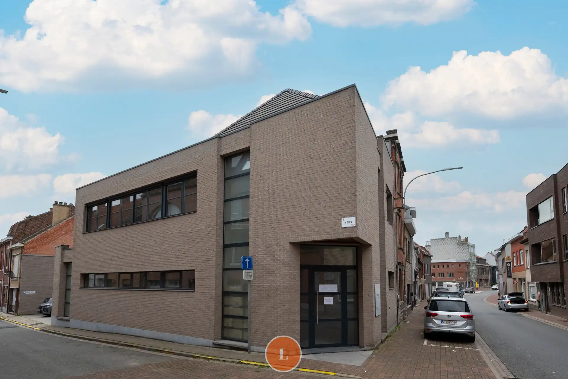 Instapklaar kantoor in hartje centrum met parking foto {{pictureIndex}}