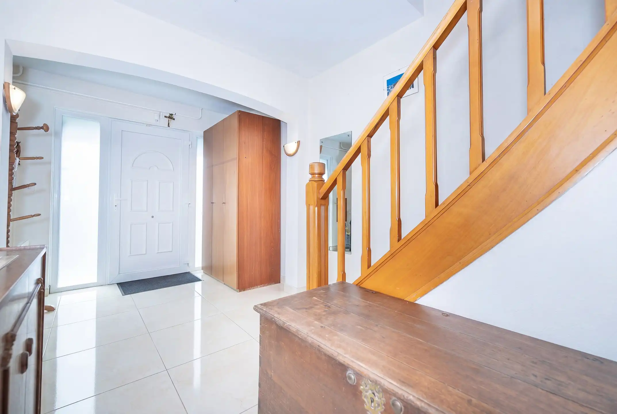Rustig gelegen huis met drie gevels, tuin en garage foto 3
