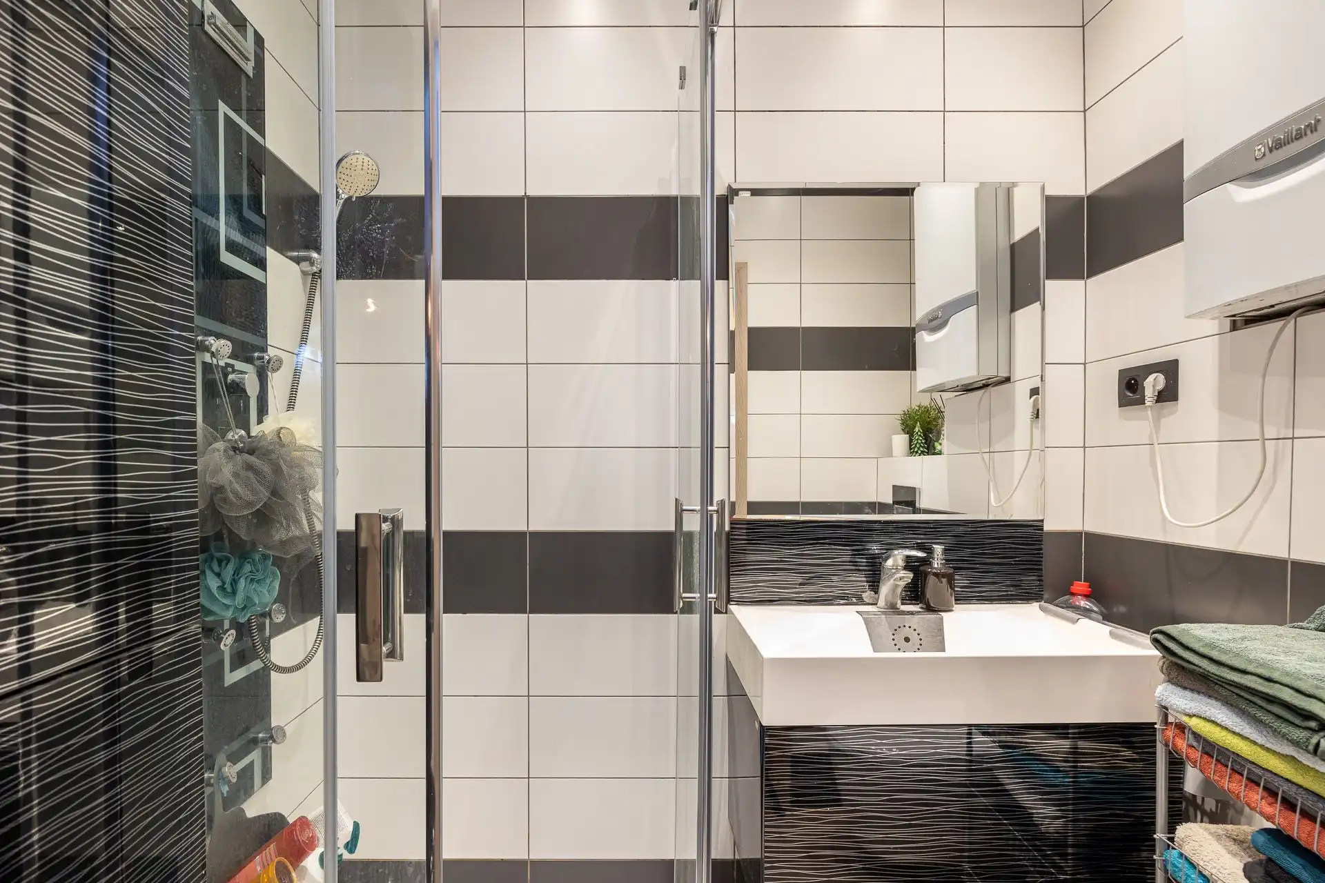 Instapklare gezinswoning met tuin in doodlopende straat! foto 9