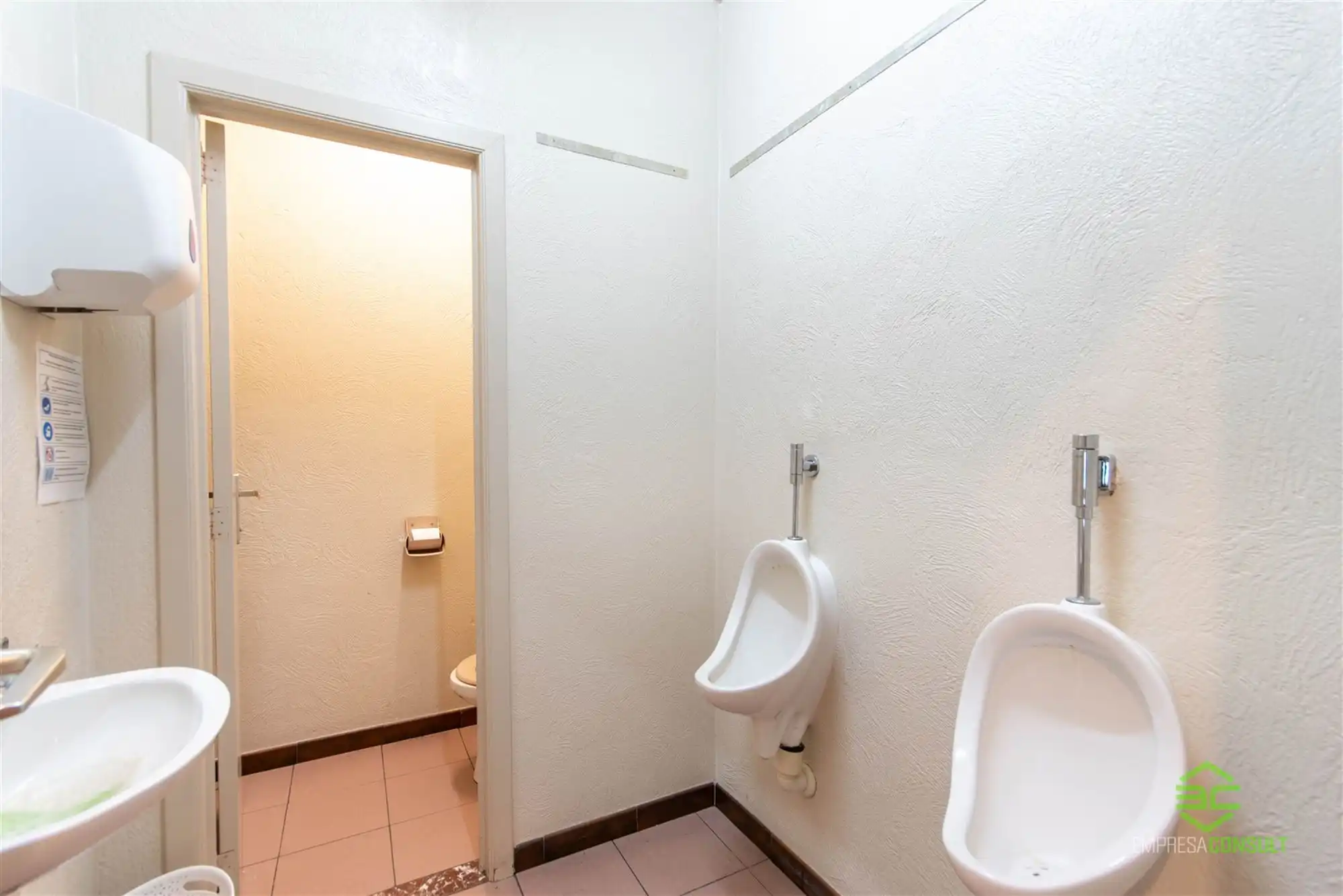 Zeer ruime gezinswoning met achtergelegen loods van 125m²! foto 18