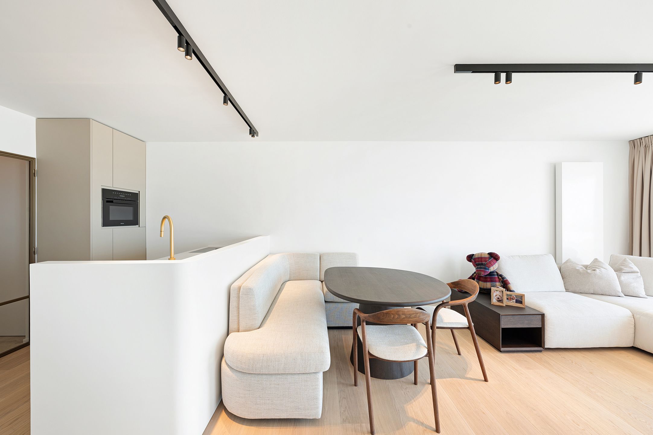 Instapklaar appartement op de Zeedijk in een mooi hoekgebouw foto 8