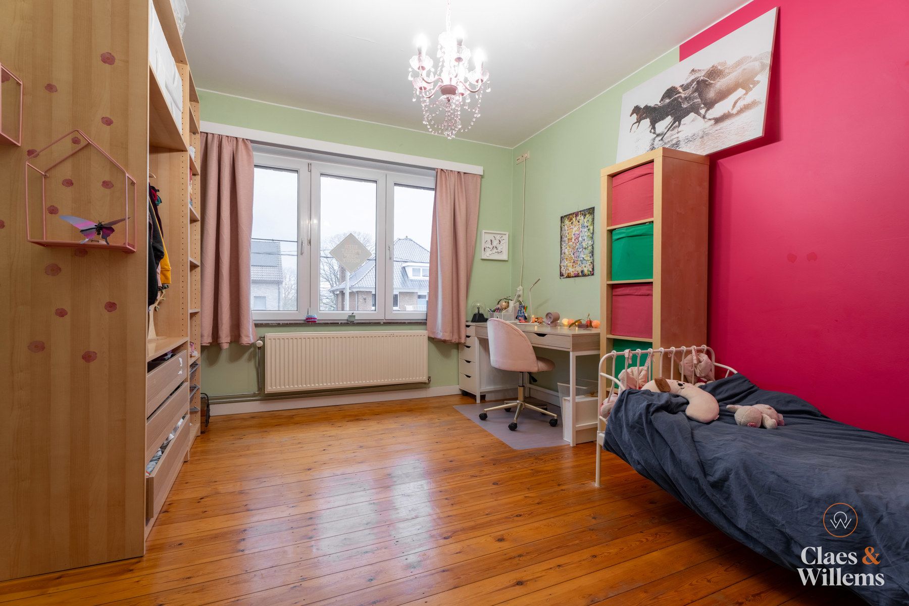 Ruim huis met zonnepanelen en vrije tuin  foto 8